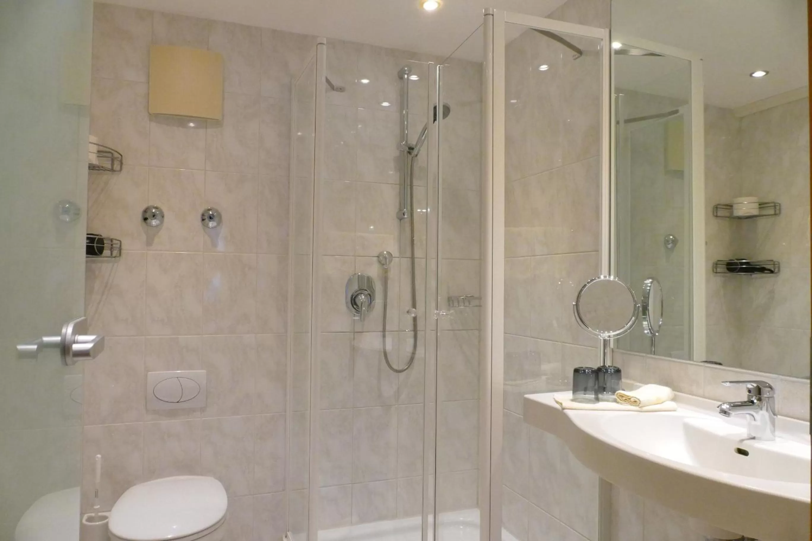 Bathroom in Altstadthotel "Zum Hechten"