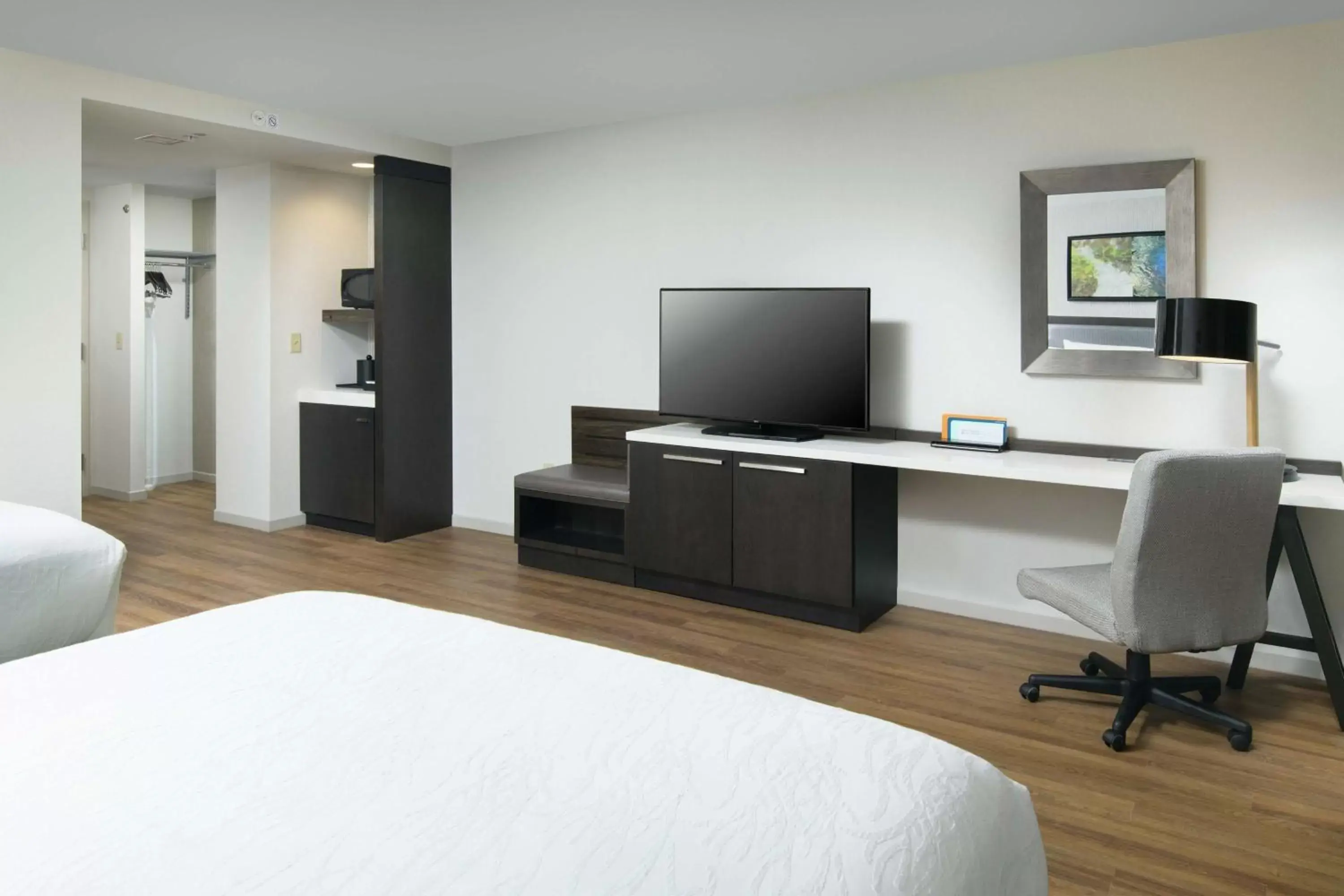 Deluxe Queen Room with Two Queen Beds in Hilton Garden Inn Memphis Downtown Beale Street Deluxe Queen Room with Two Queen Beds in Hilton Garden Inn Memphis Downtown Beale Street