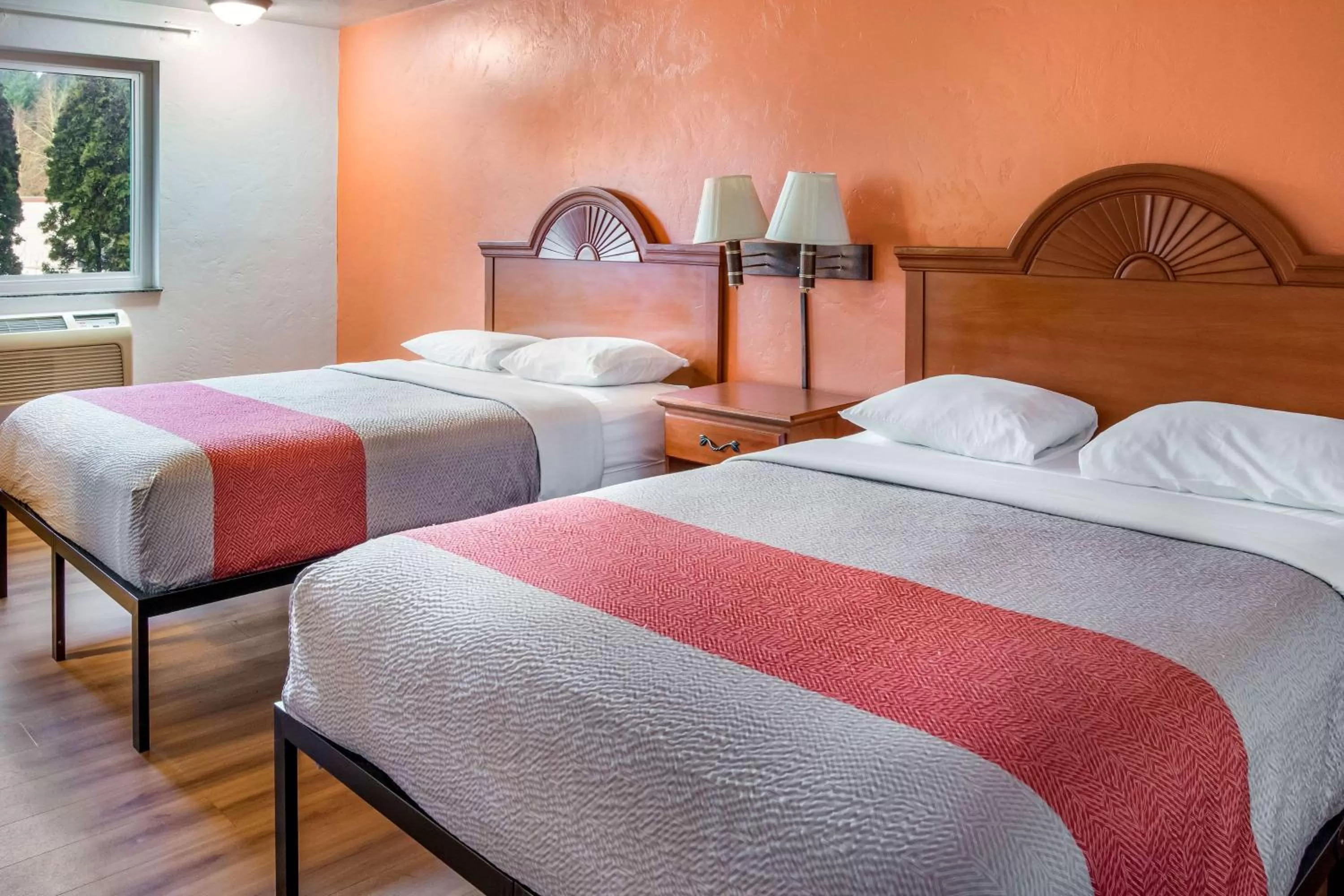 Photo of the whole room, Bed in Motel 6-Wilsonville, OR - Portland