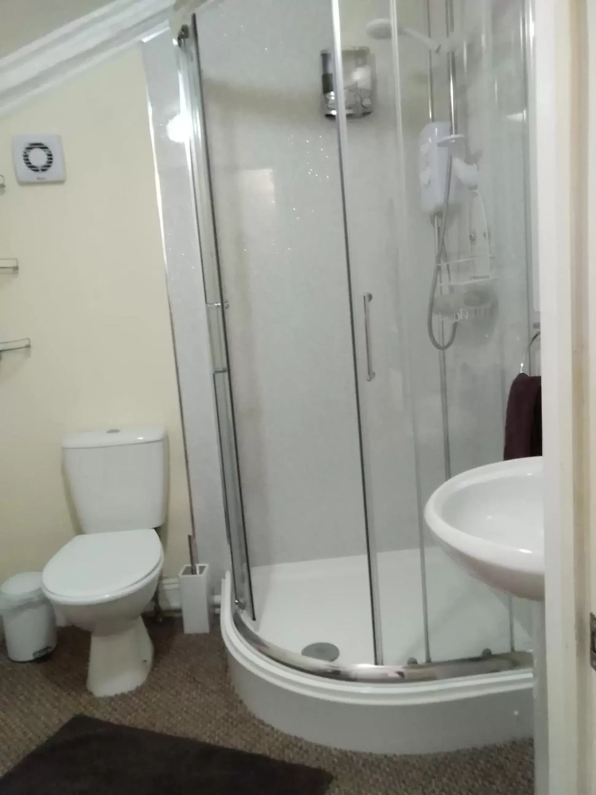 The Flower Room Shower En Suite in The Pack o' Cards The Flower Room Shower En Suite in The Pack o' Cards