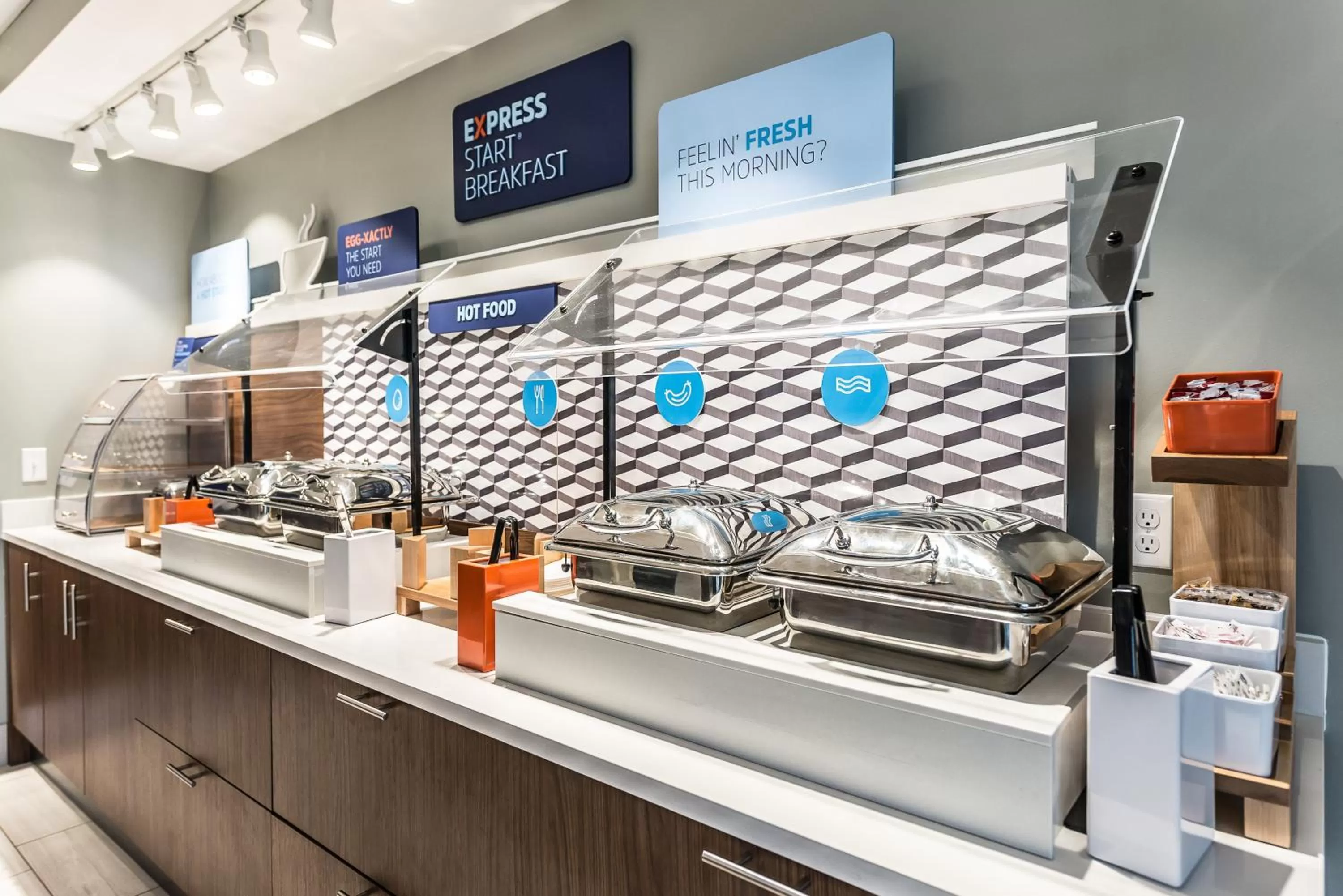 Breakfast in Holiday Inn Express Flint-Campus Area by IHG