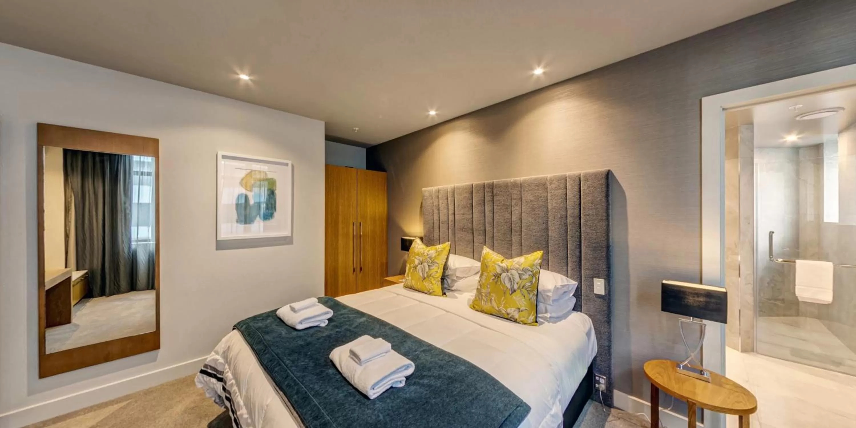 Bedroom, Bed in Distinction Dunedin Hotel