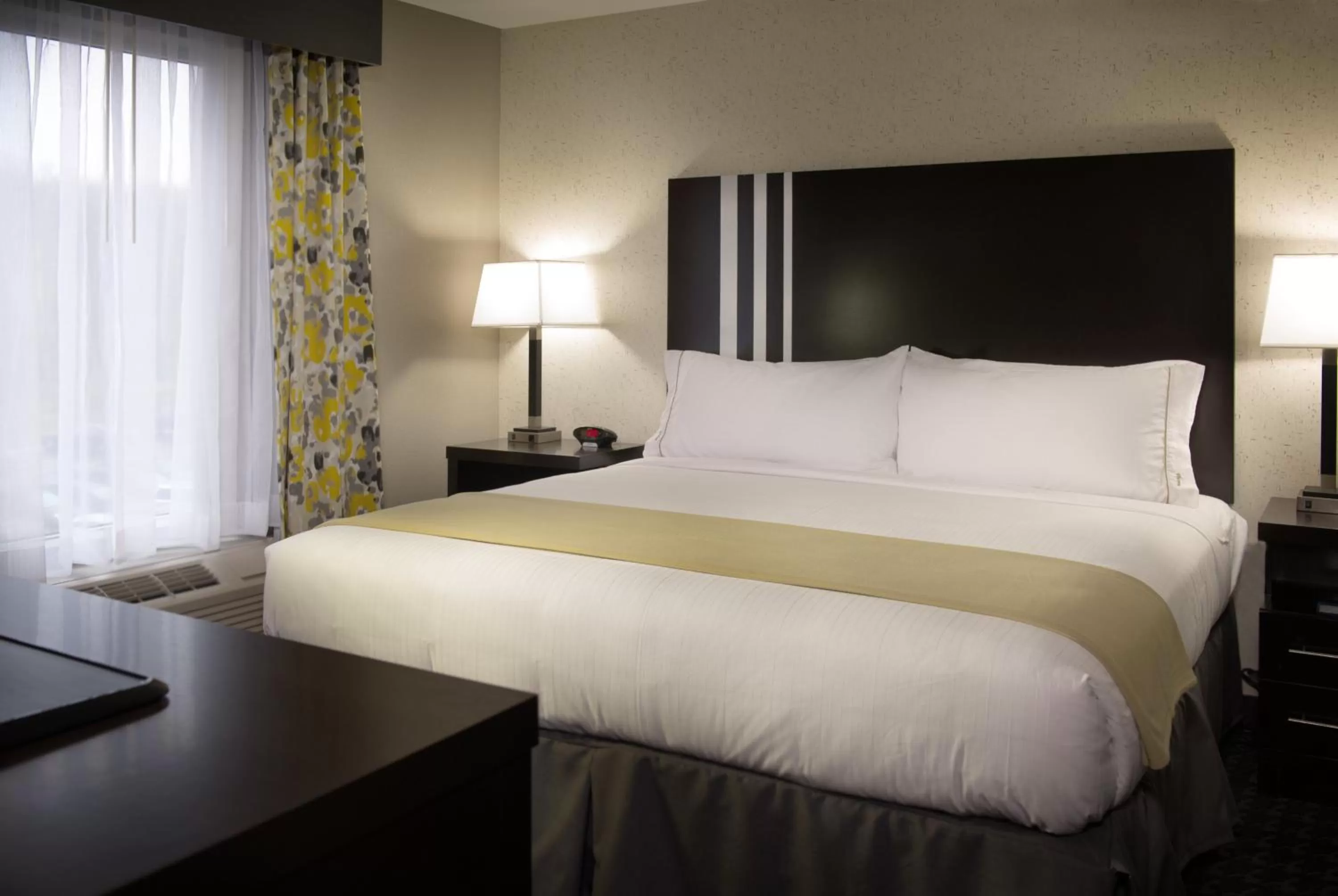 Photo of the whole room, Bed in Holiday Inn Express and Suites Madison Central by IHG