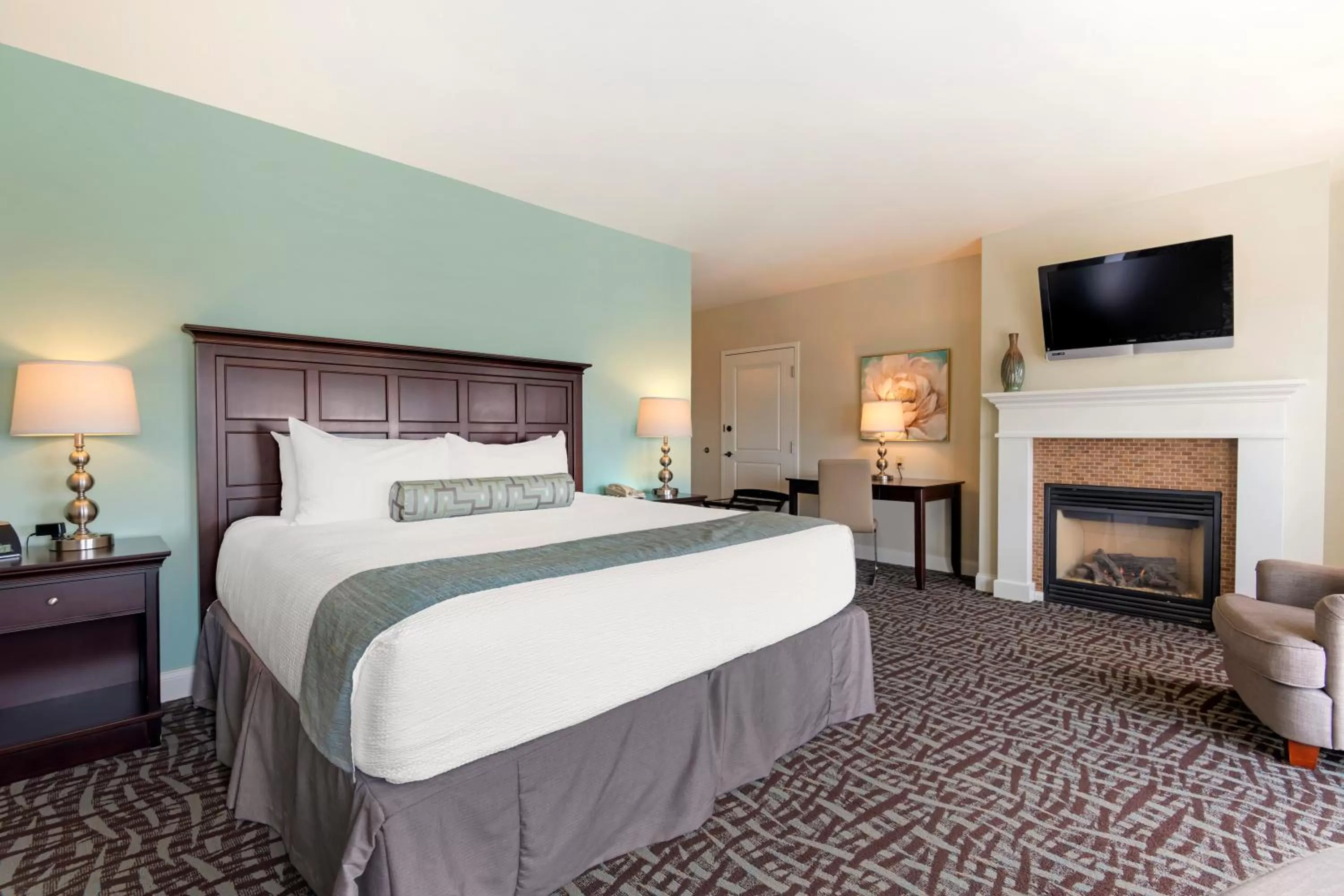 Bed in Union Bluff Hotel & Meeting House