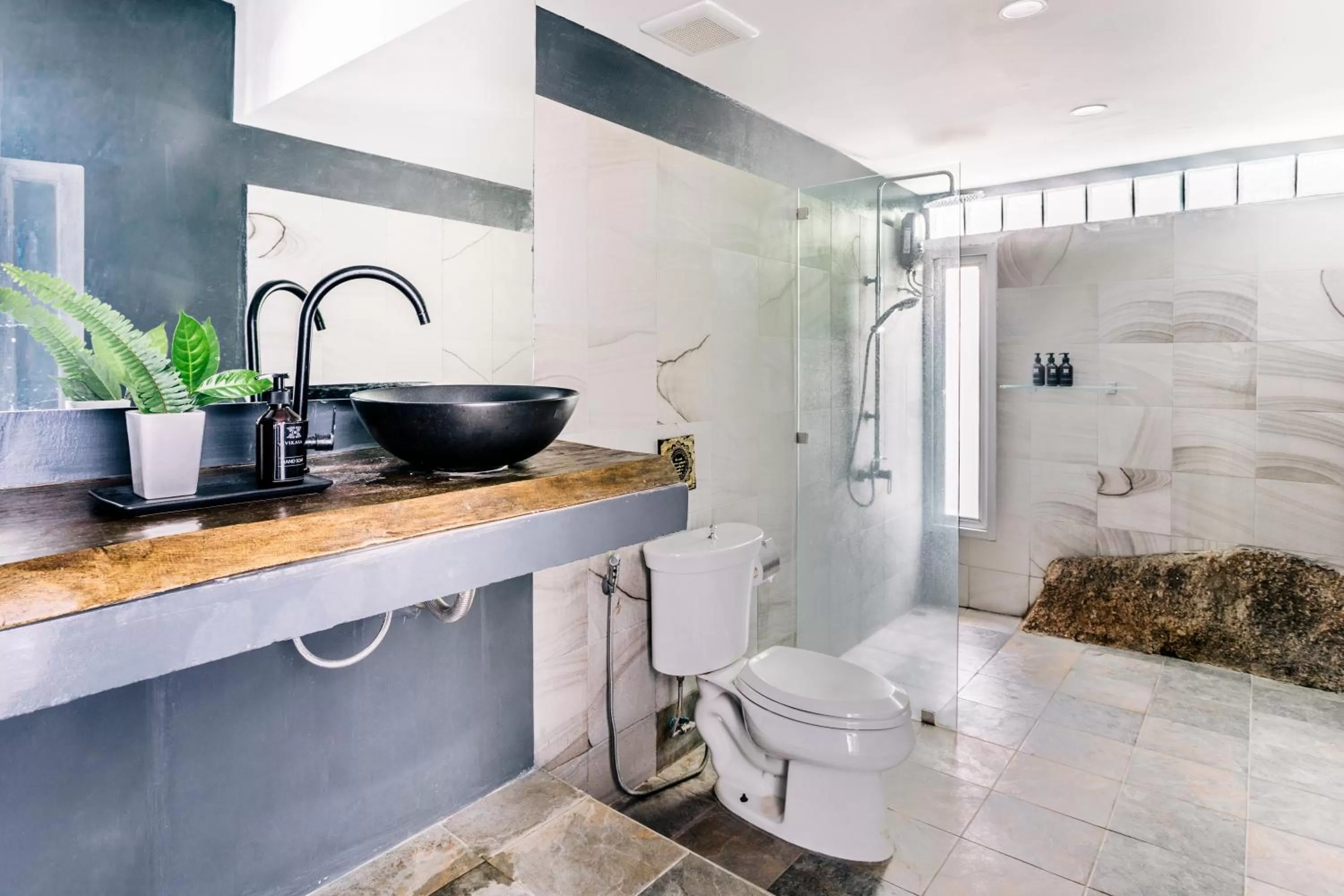 Shower in Vikasa Yoga Retreat