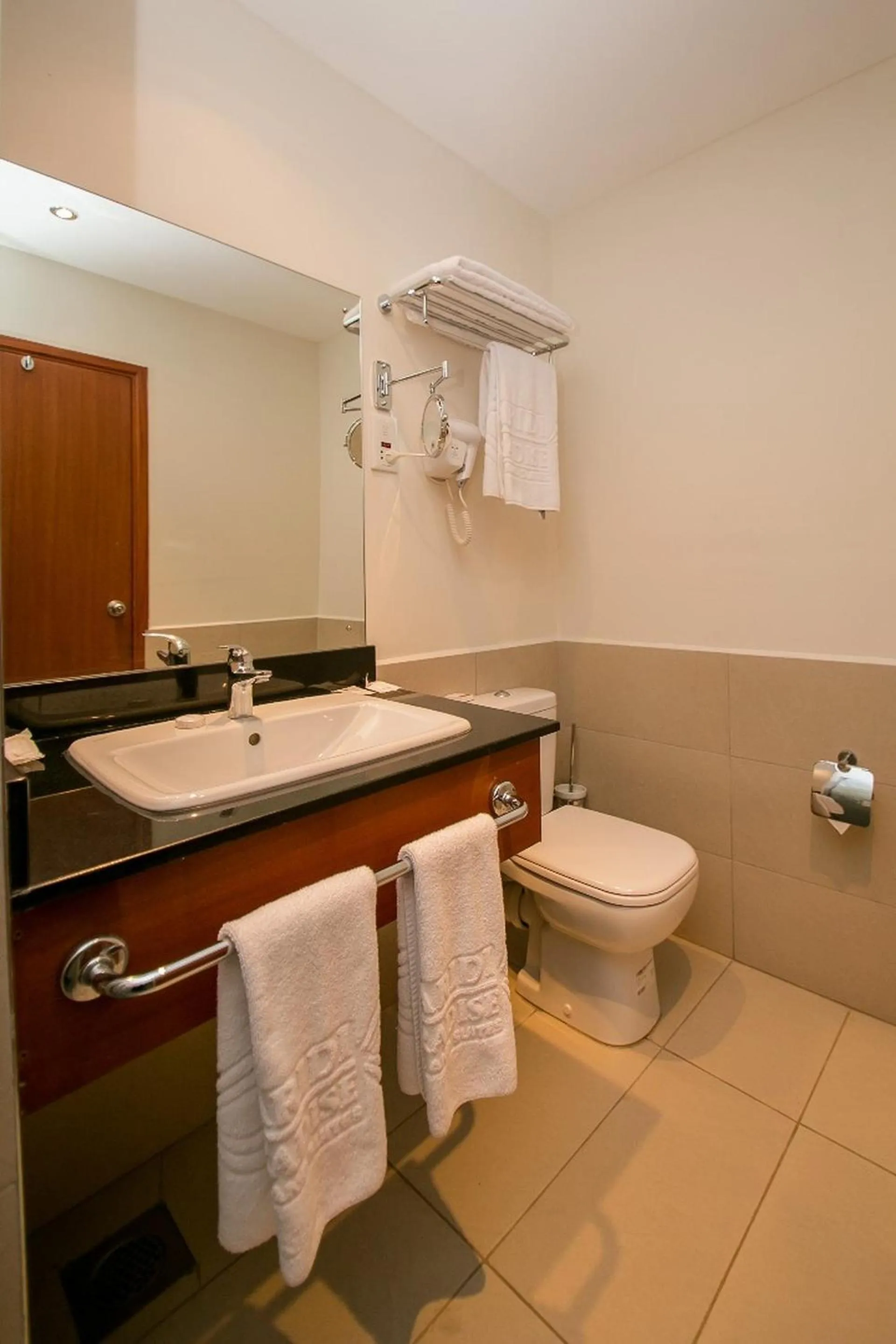 Bathroom in Waridi Paradise Hotel and Suites