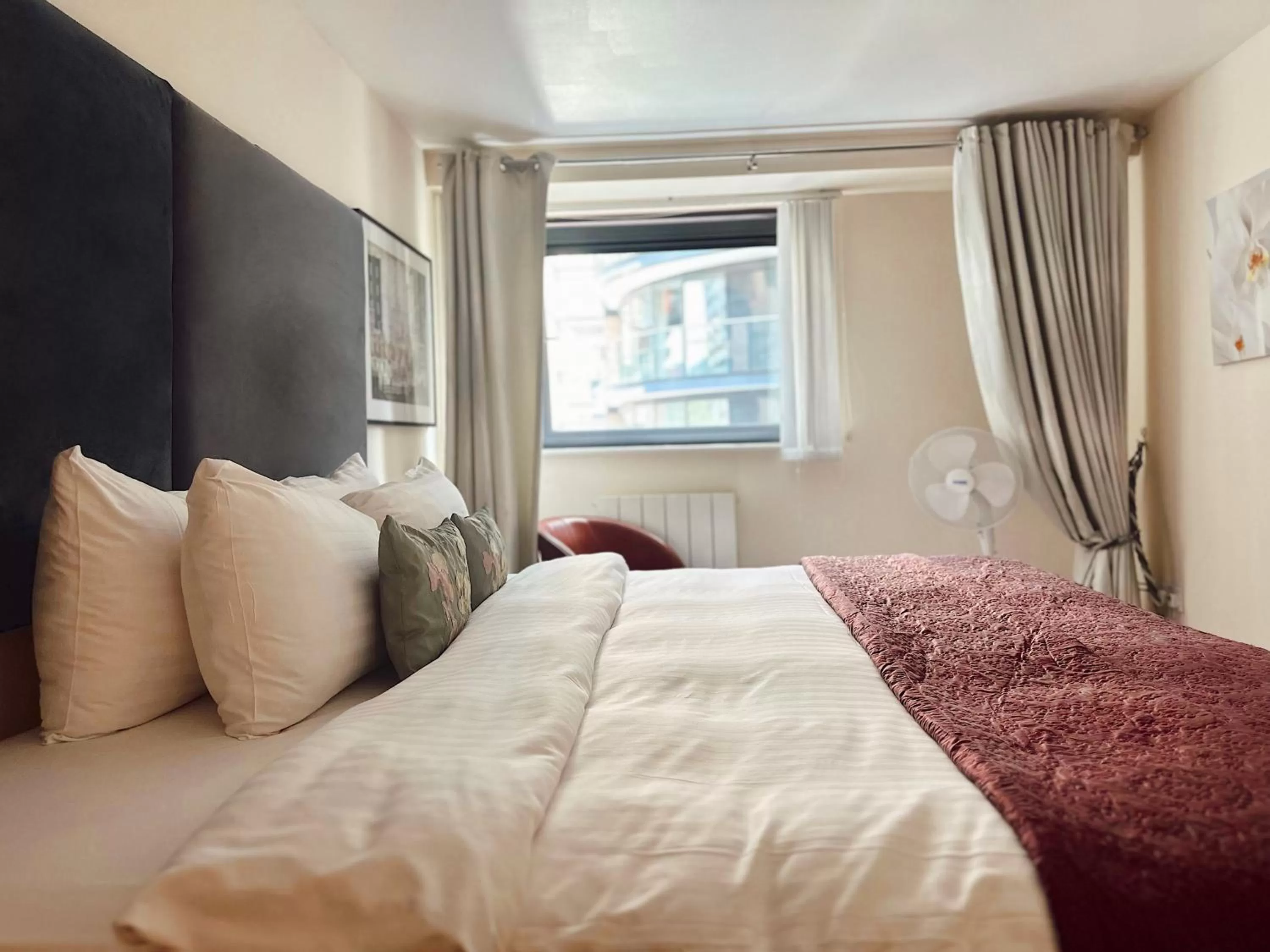 Bed in Canary Wharf - Luxury Apartments