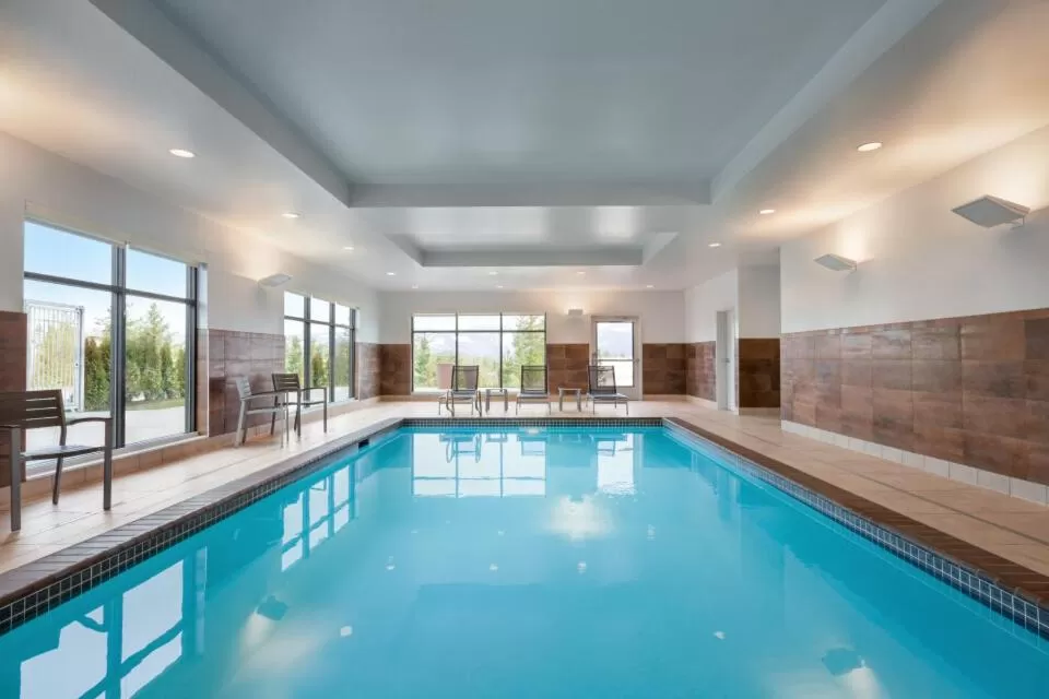 Swimming pool in Snoqualmie Inn by Hotel America