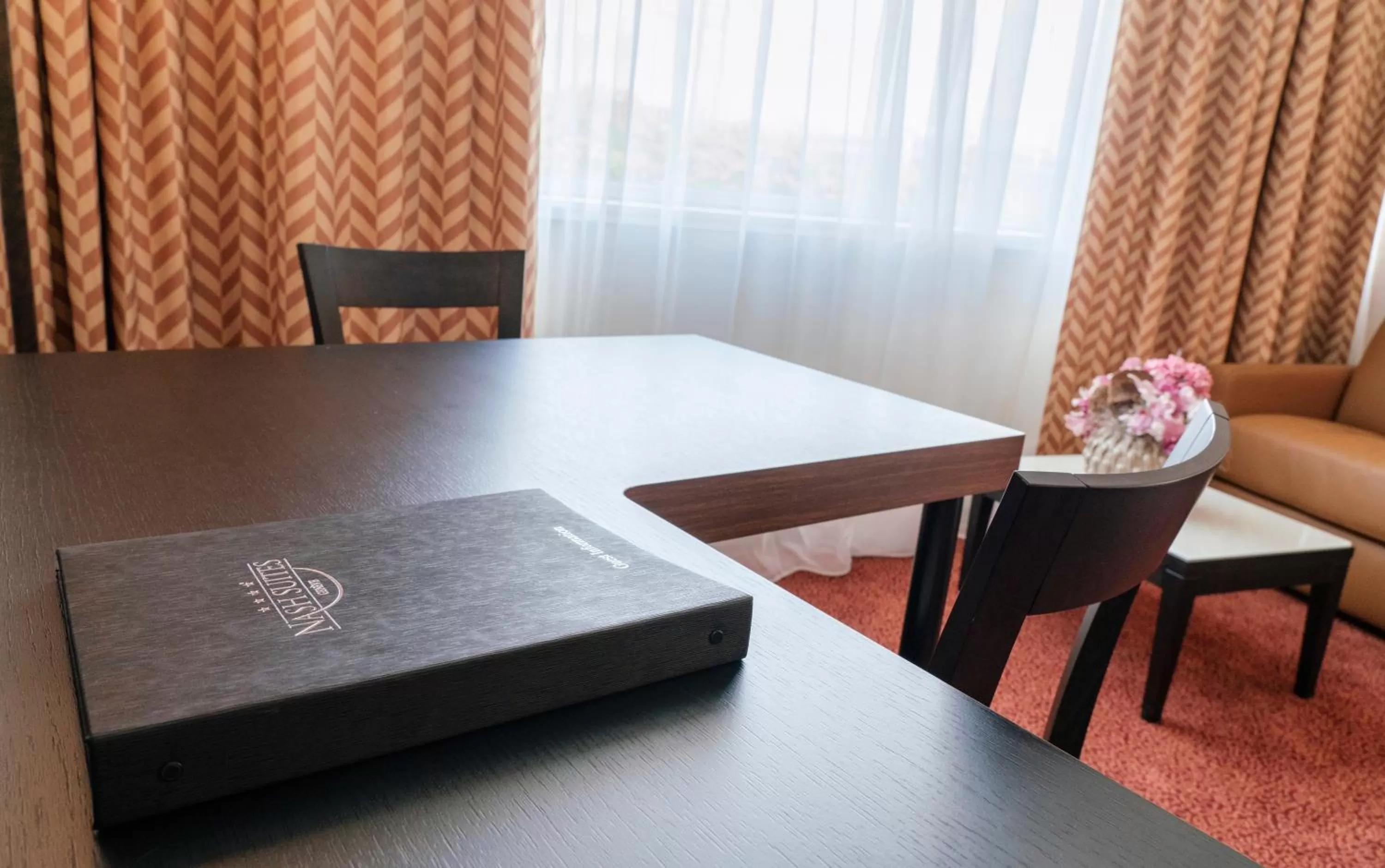 Bed in Nash Suites Airport Hotel