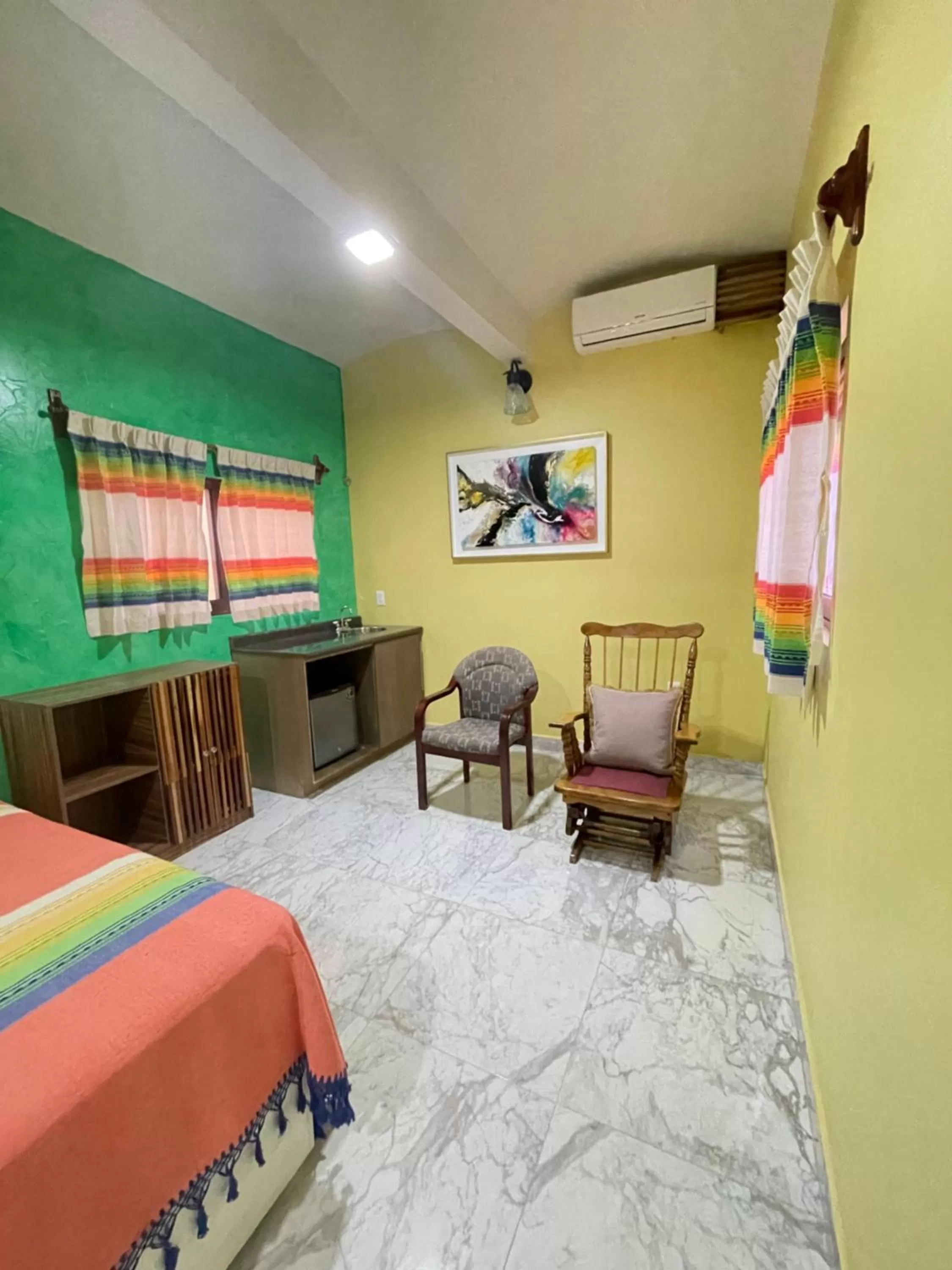 Living room, Bed in Suites Cárdon