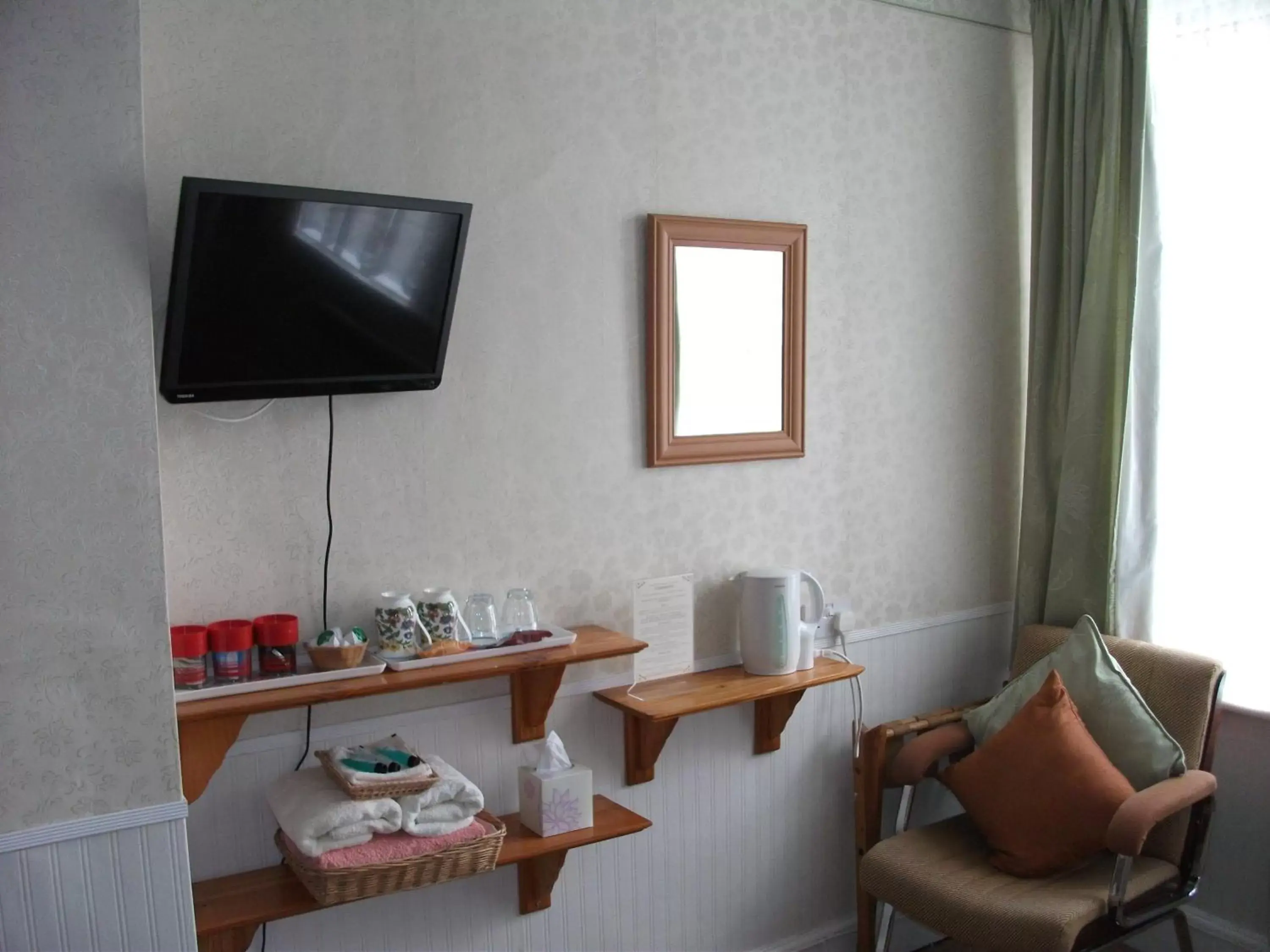 Twin Room with Shower in Claremont Guesthouse Twin Room with Shower in Claremont Guesthouse