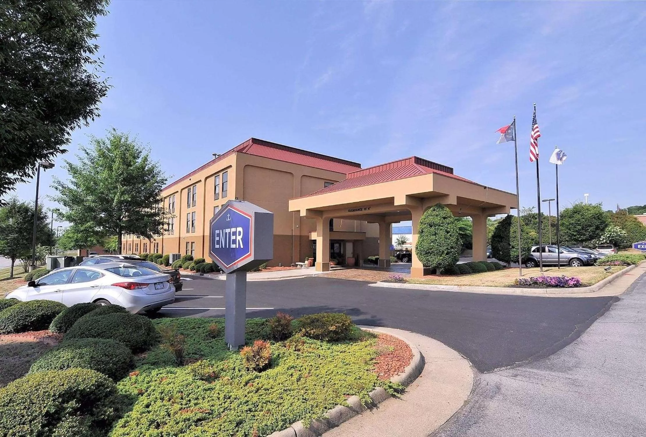 Property building in Hampton Inn Eden