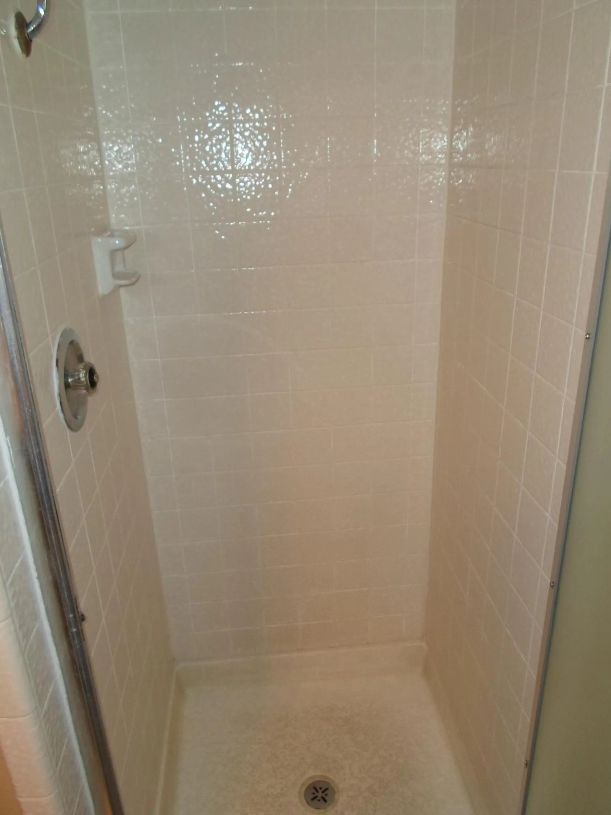 Shower in Heritage Inn - Milpitas