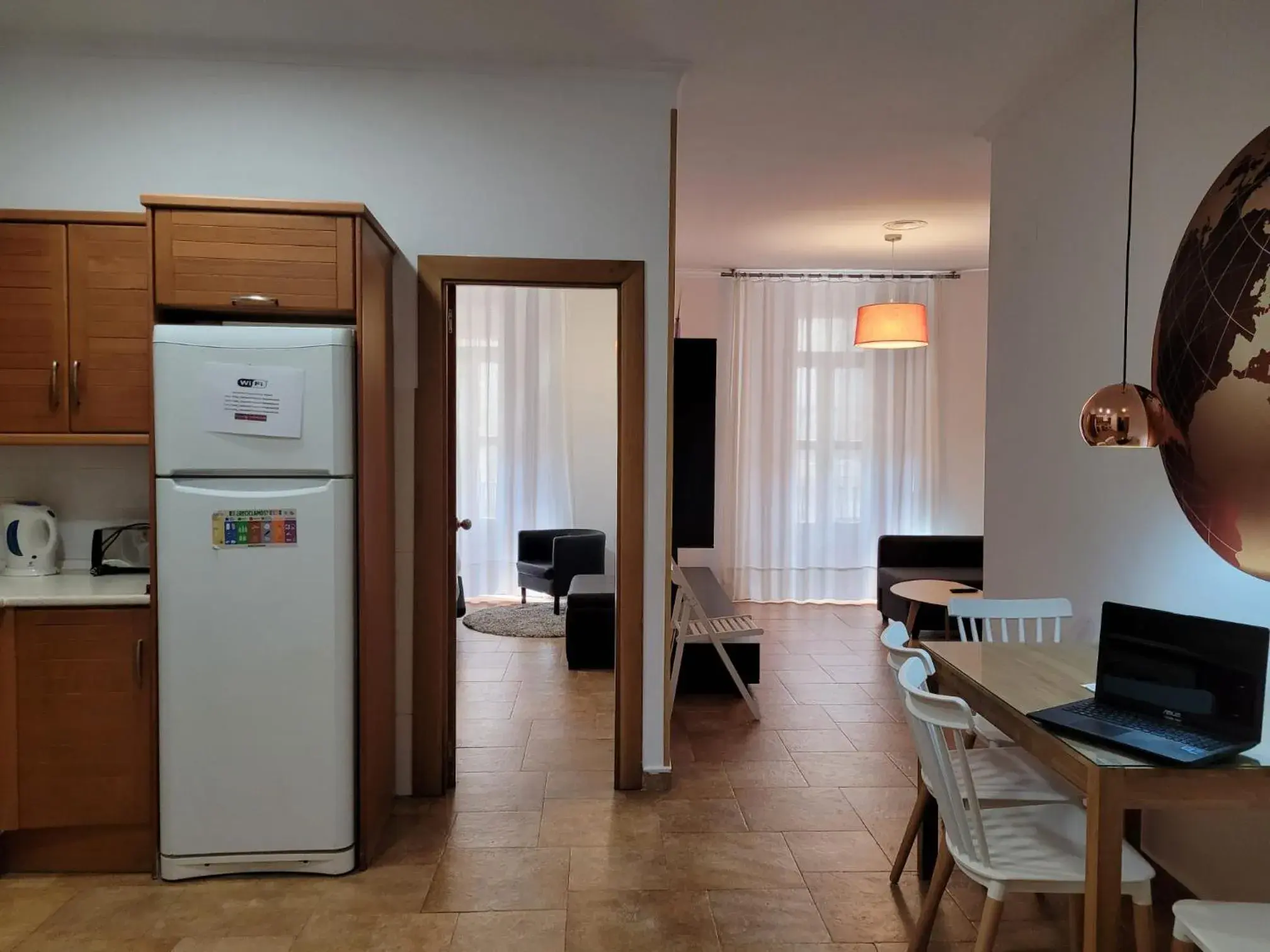 Quadruple Room with Shower in Living Valencia Apartments - Merced Quadruple Room with Shower in Living Valencia Apartments - Merced