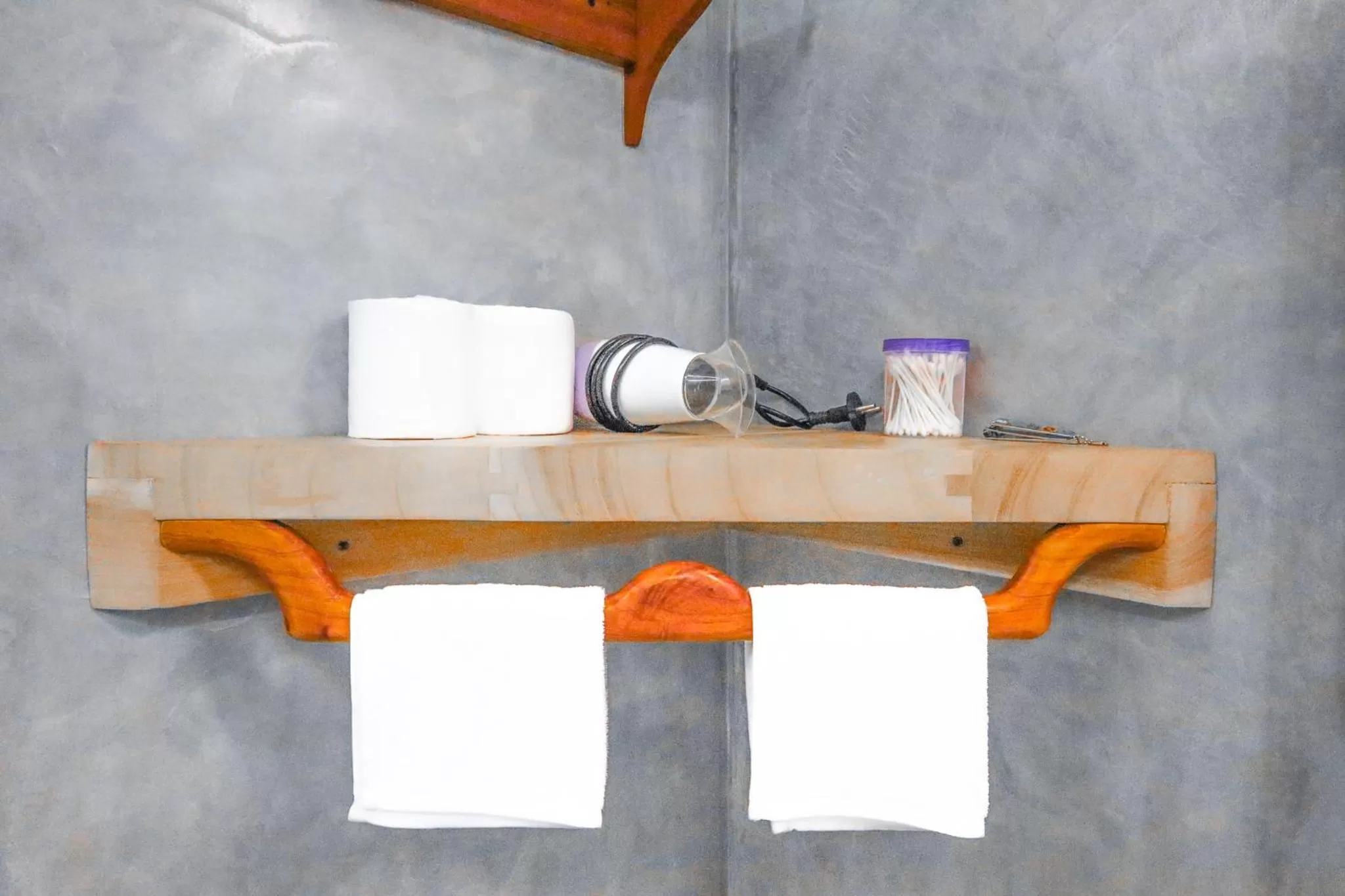 Public Bath in The One Ella