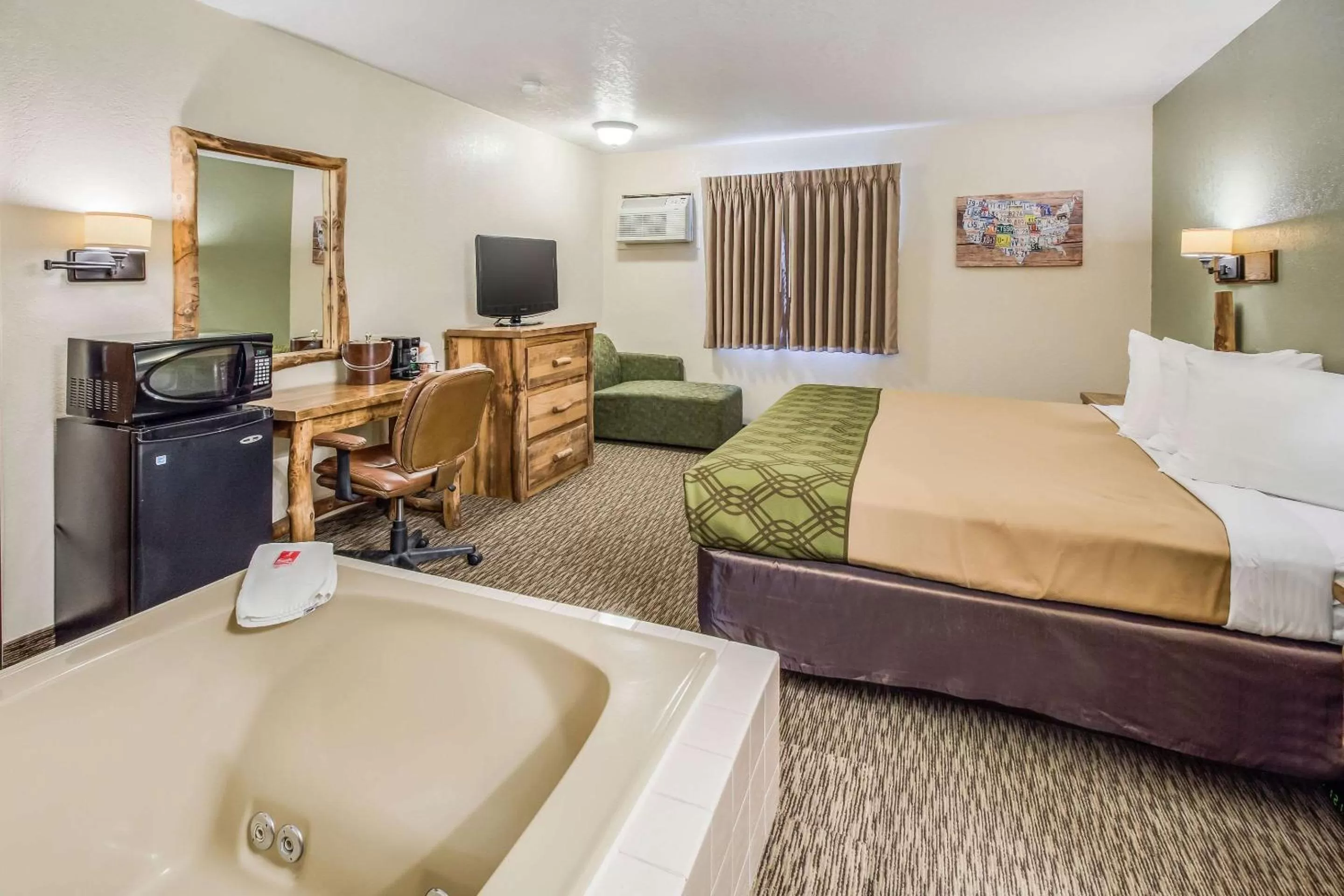 Bedroom, Bed in Econo Lodge, Downtown Custer Near Custer State Park and Mt Rushmore