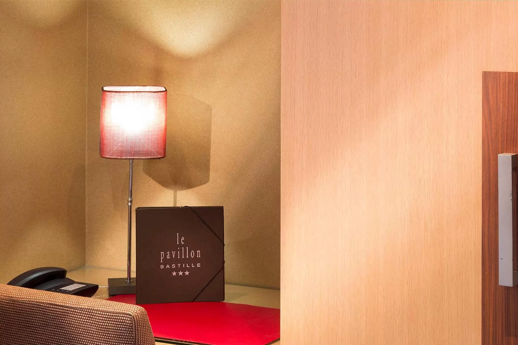 Seating area in Hôtel Pavillon Bastille