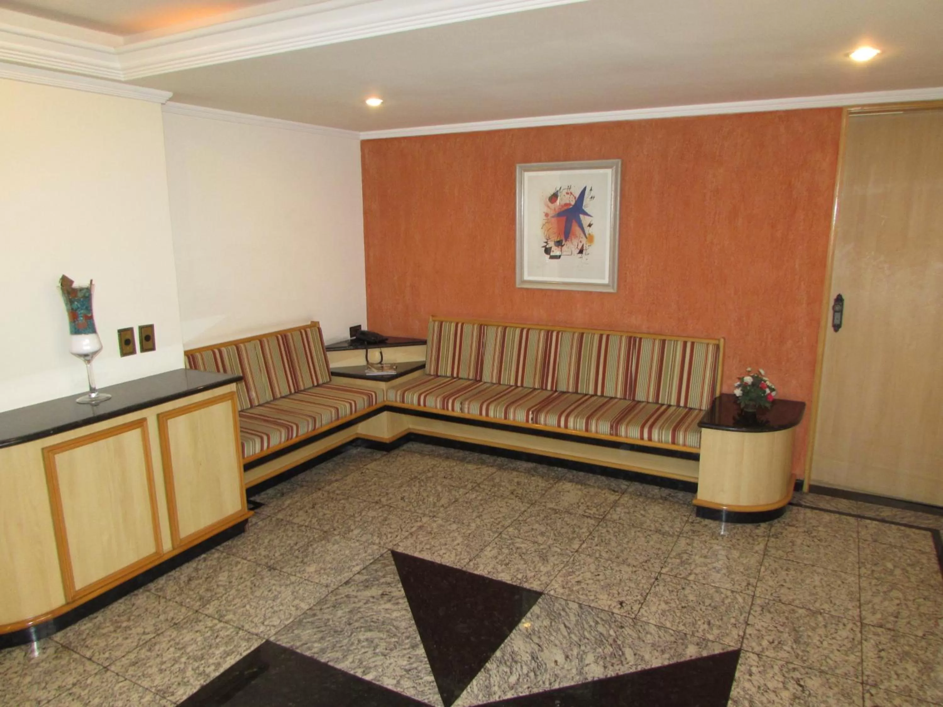 Communal lounge/ TV room, Seating Area in Pleasant Place Hotel
