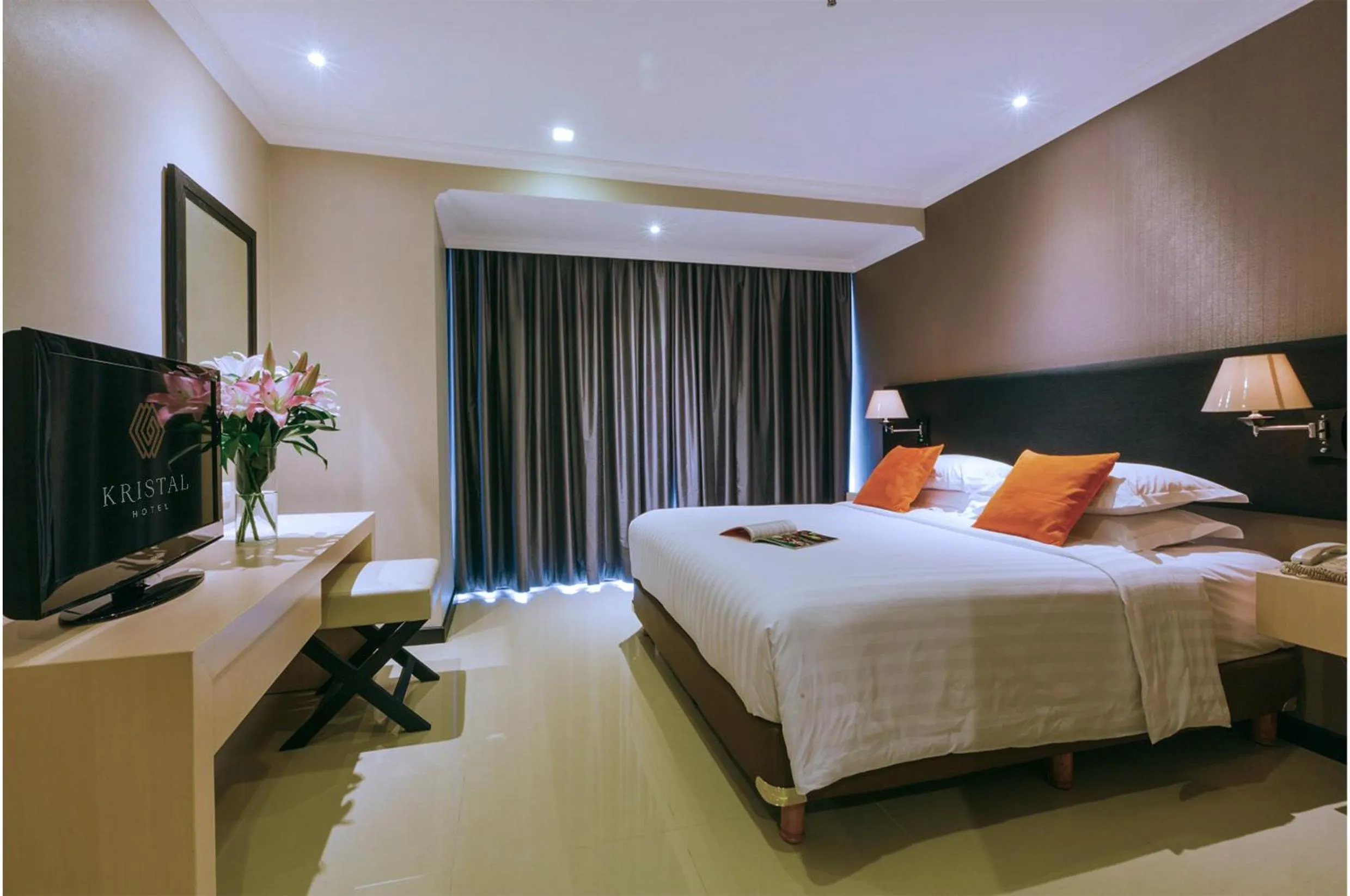 Bedroom, Bed in Kristal Hotel Jakarta