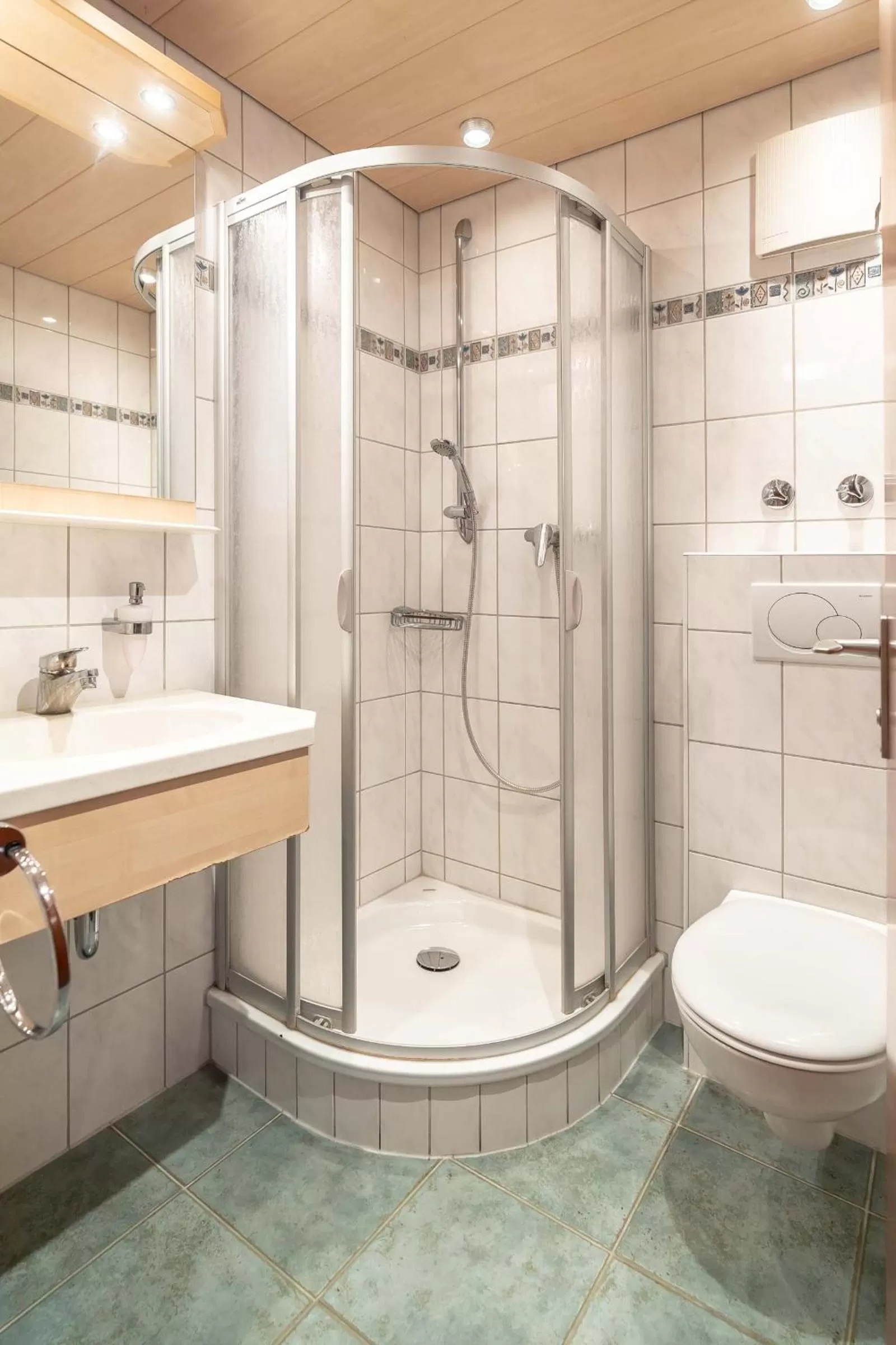 Bathroom in Hotel-Gasthof Zum Dragoner