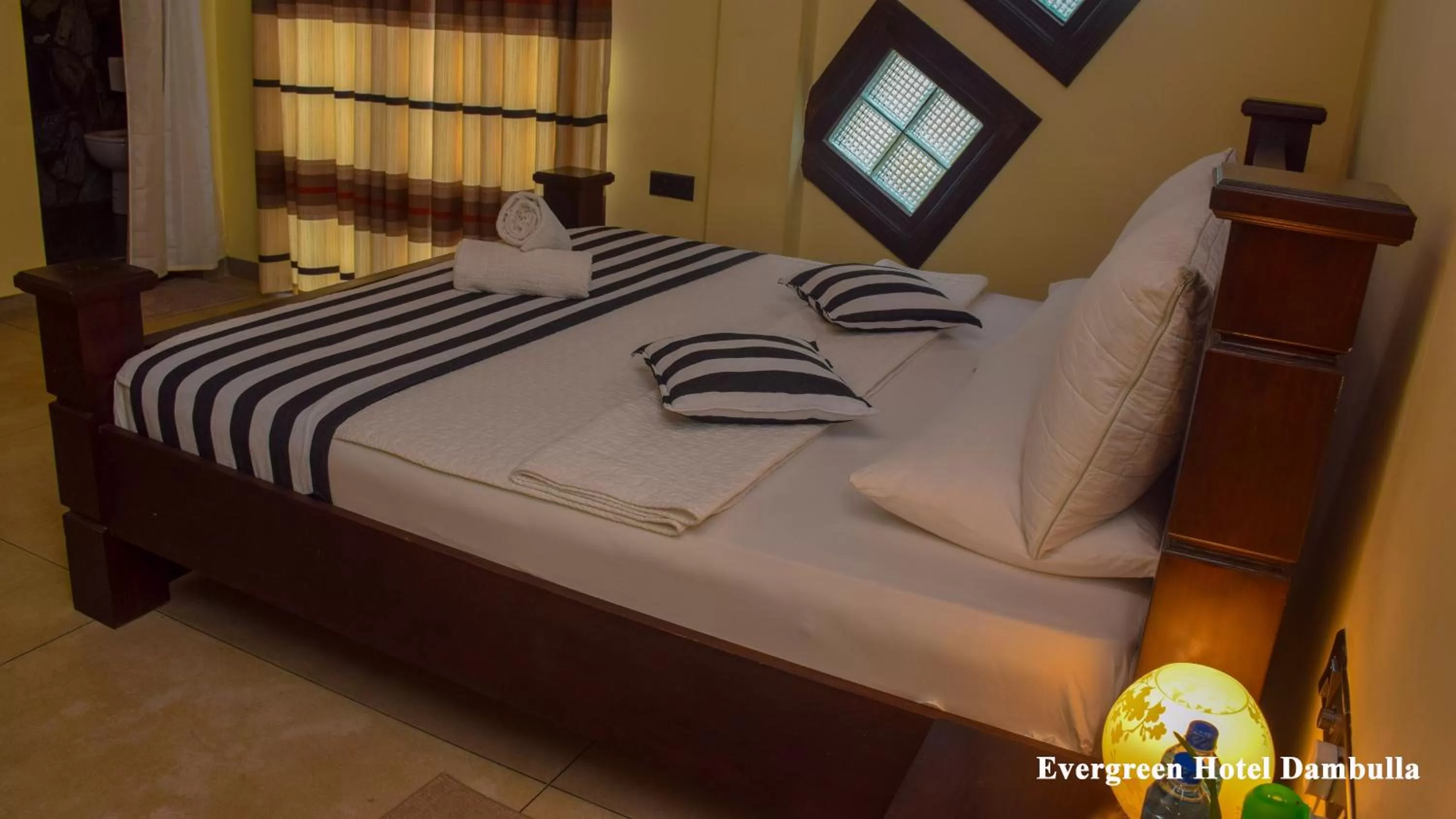 Photo of the whole room, Bed in Evergreen Hotel Dambulla