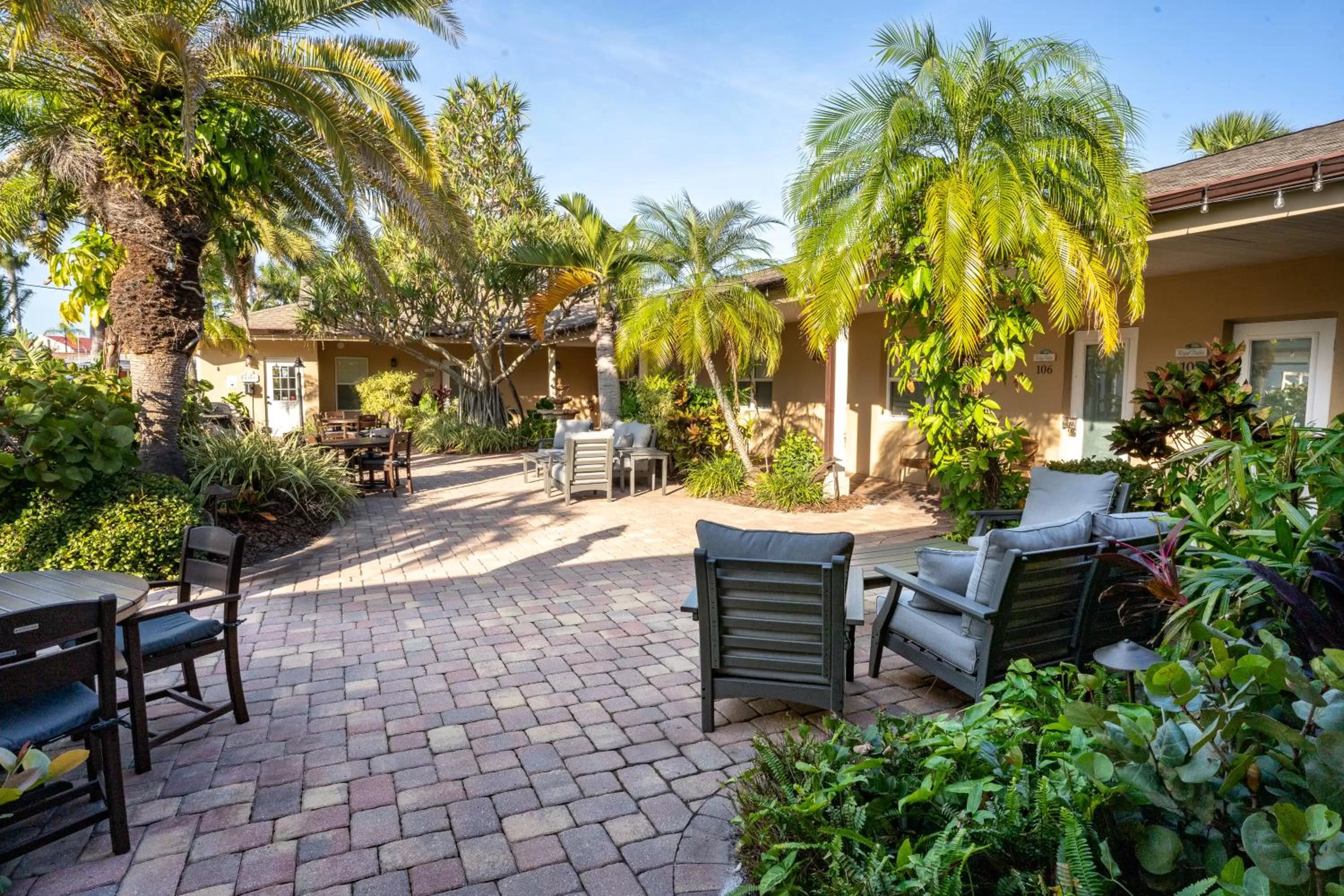 Garden in The Capri at Siesta