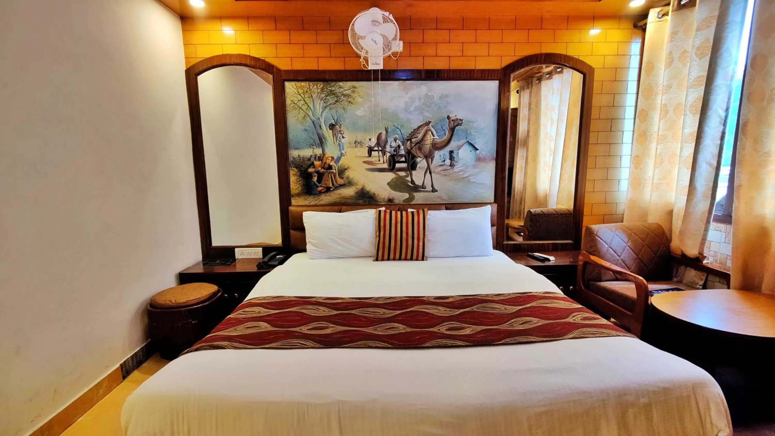 Bed in Auckland Hotel and Restaurant Near Mall Road