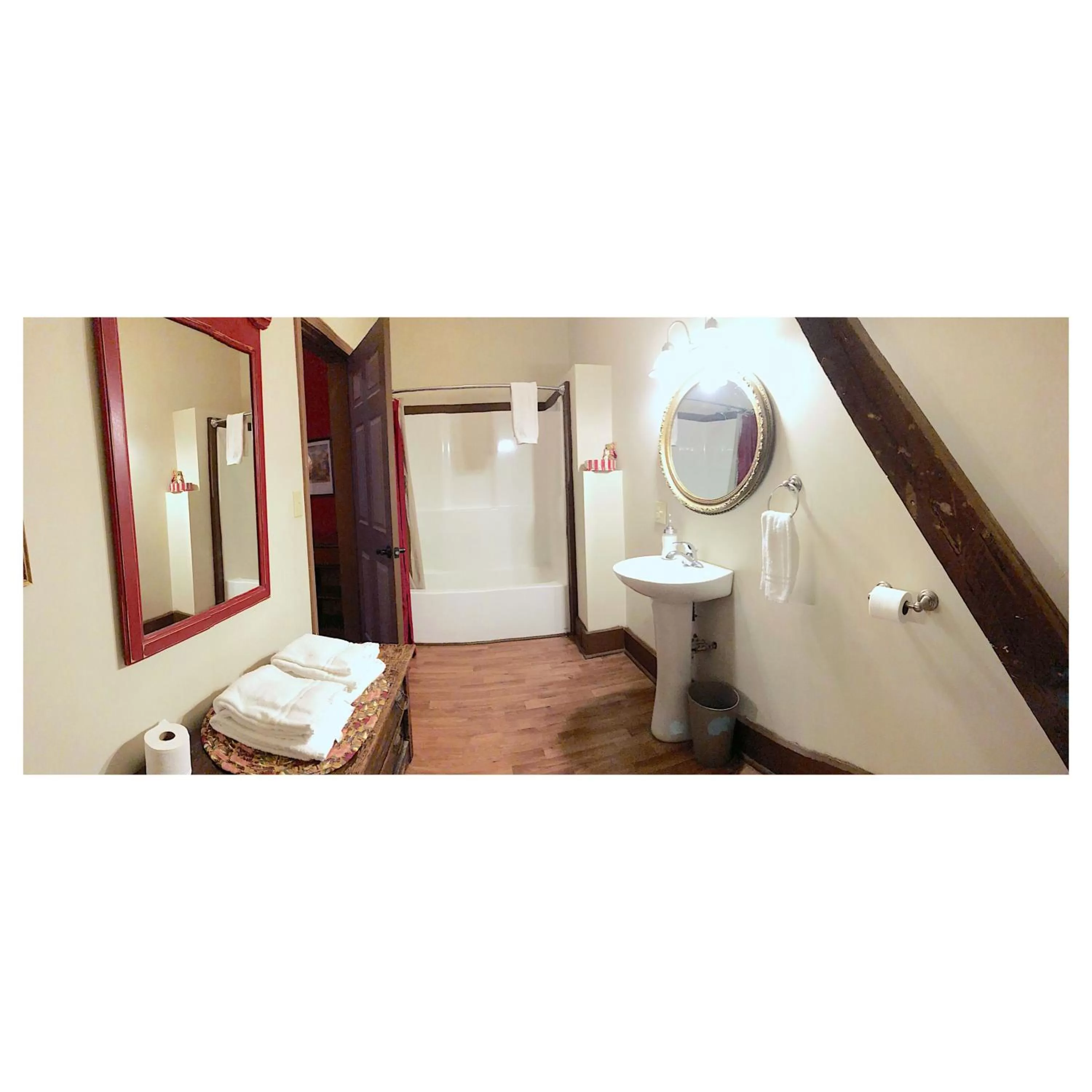 Bathroom in Main Street Bed & Breakfast