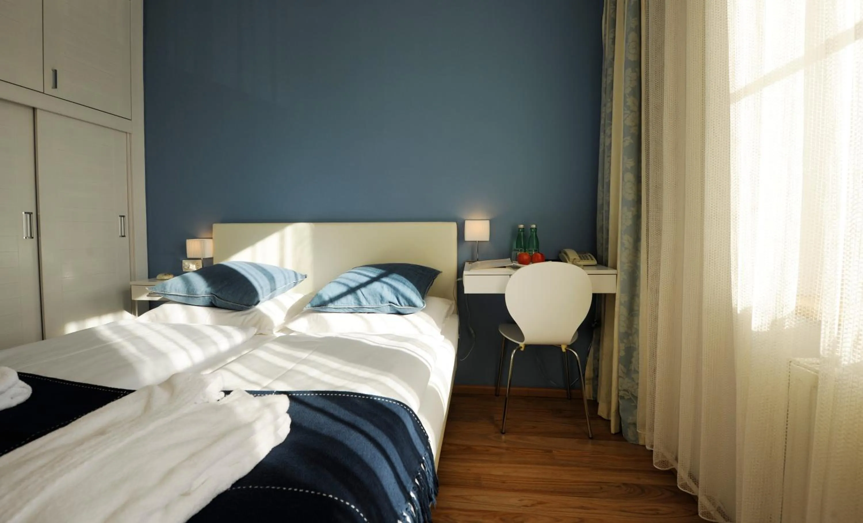 Photo of the whole room, Bed in Seewirt & Haus Attila