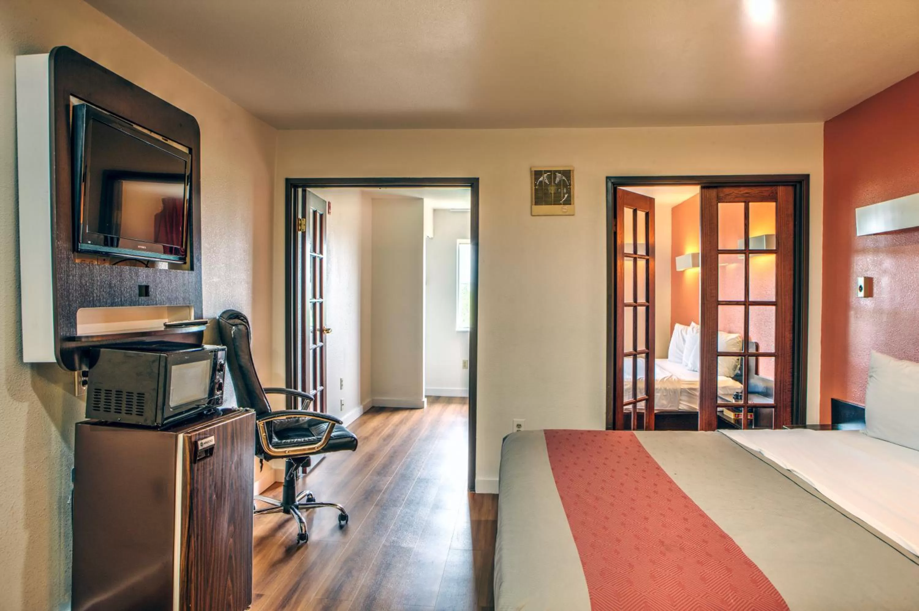 Bedroom in Motel 6-Dallas, TX - Northwest