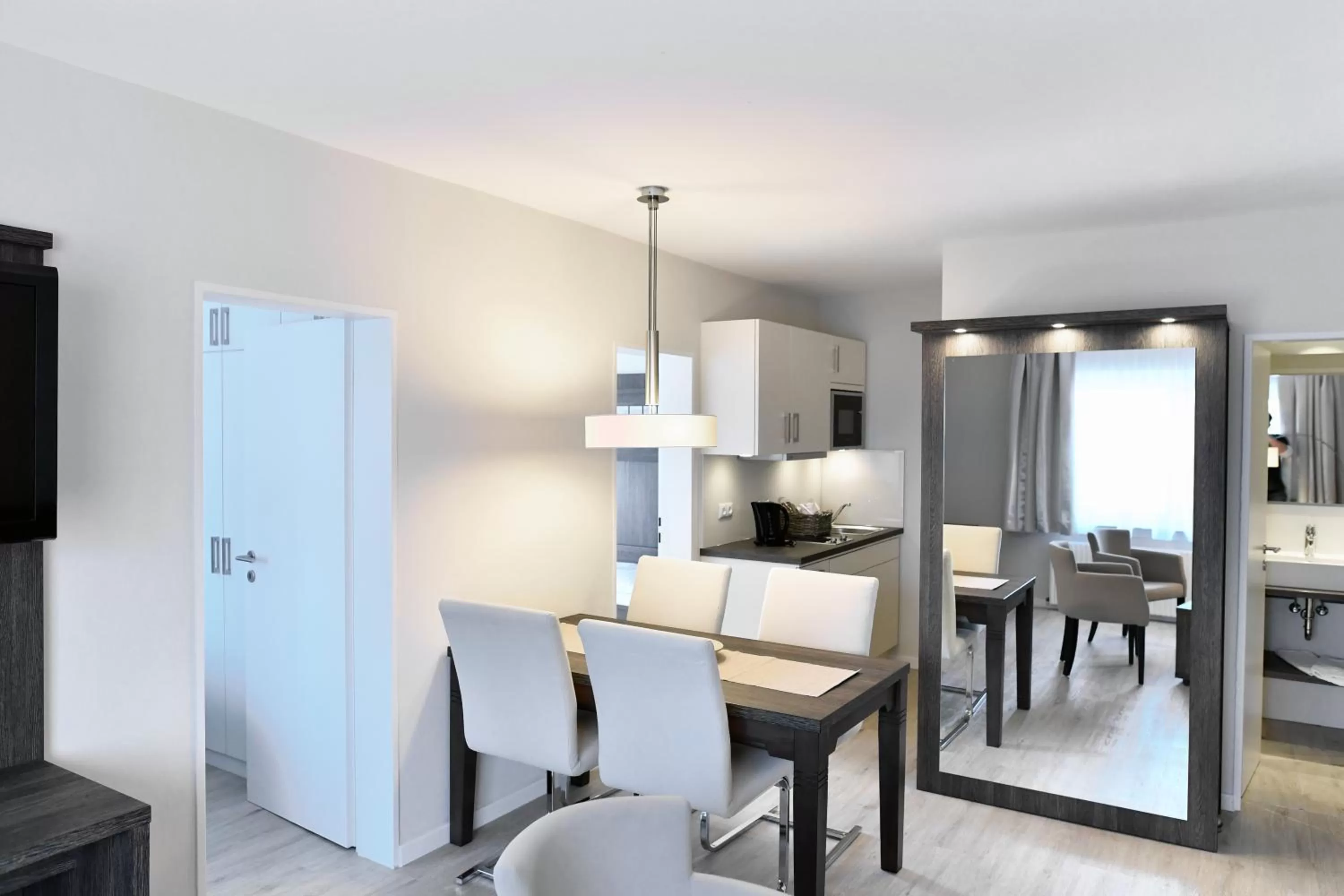 Kitchen or kitchenette, Seating Area in Hotel Twilling