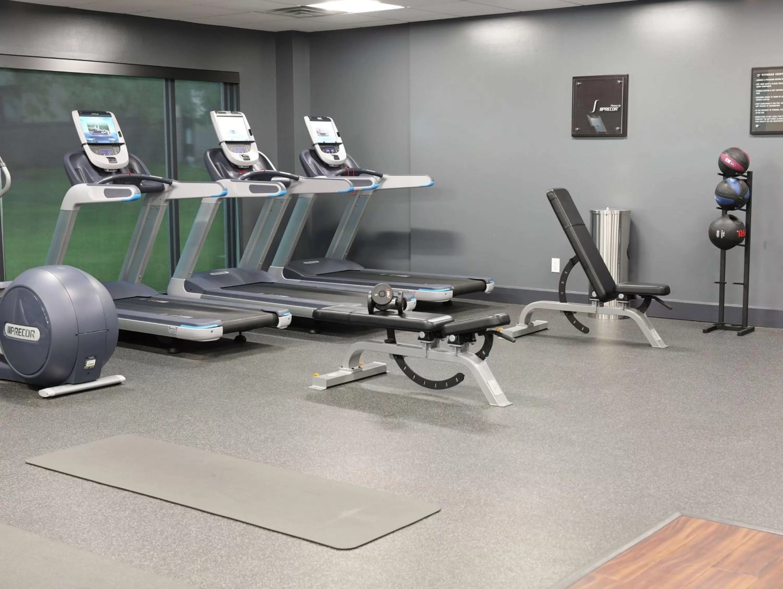 Fitness centre/facilities in Doubletree By Hilton Omaha Southwest, Ne