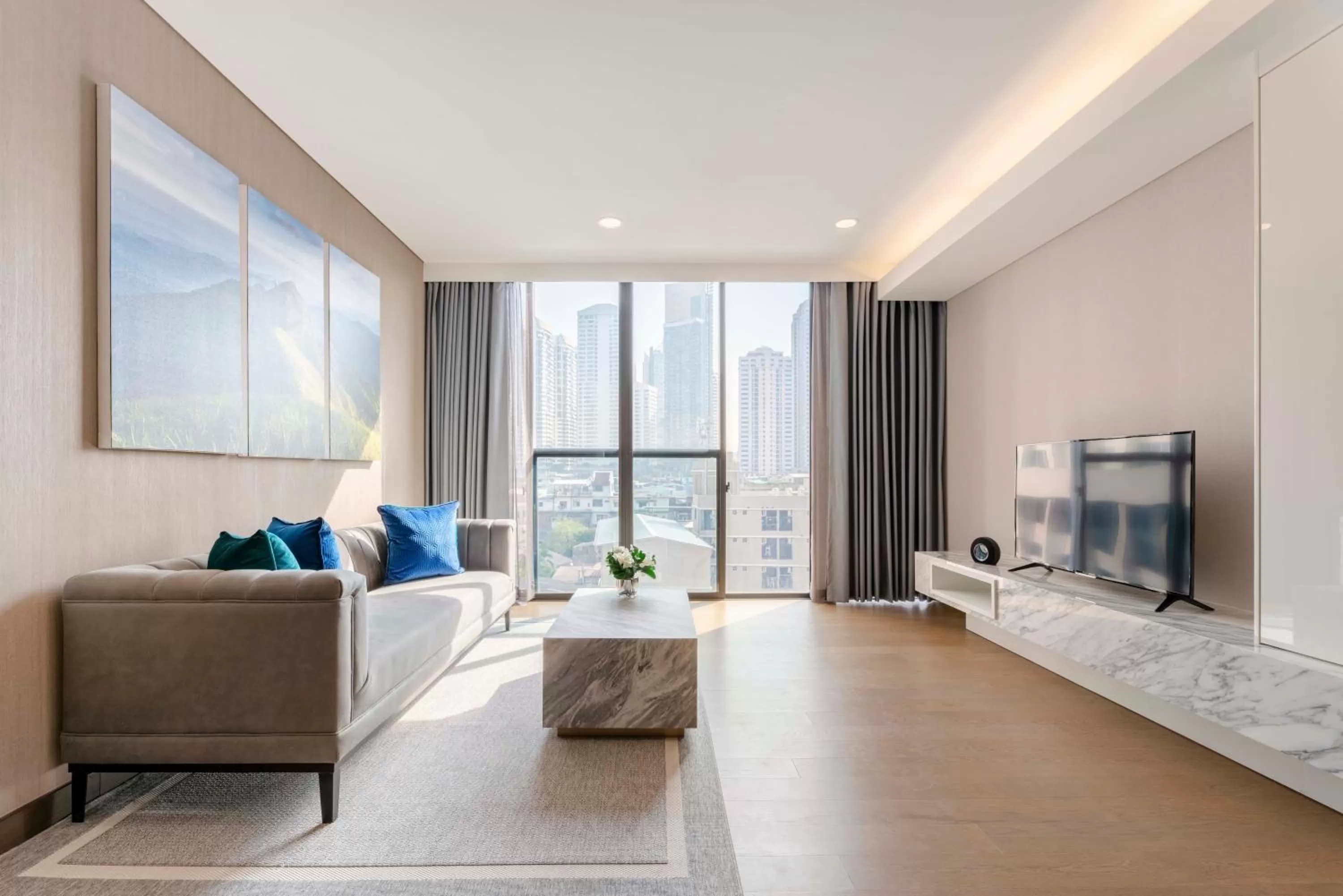 TV and multimedia in Wyndham Bangkok Queen Convention Centre