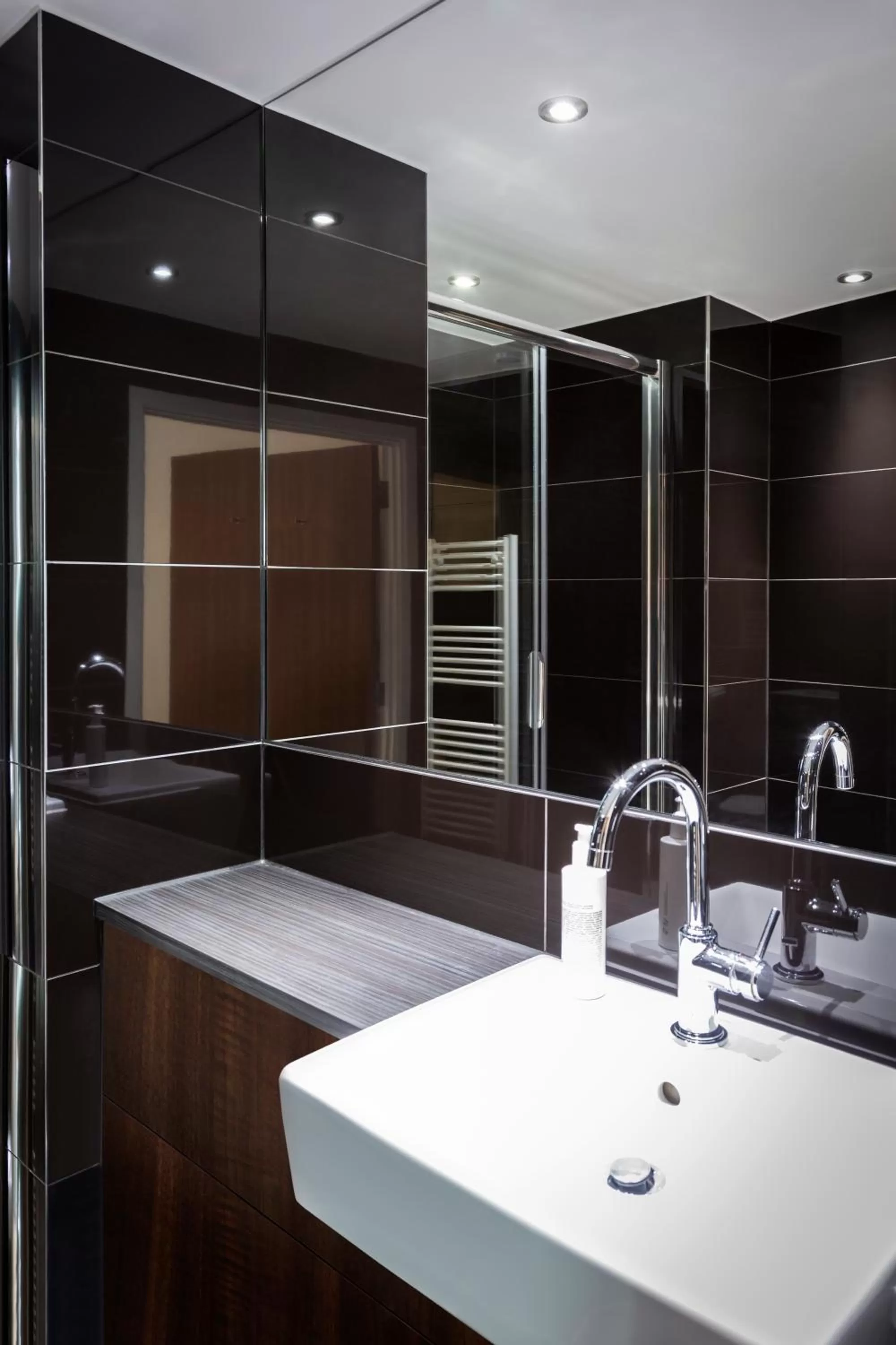 Bathroom in Aparthotel Adagio London Brentford