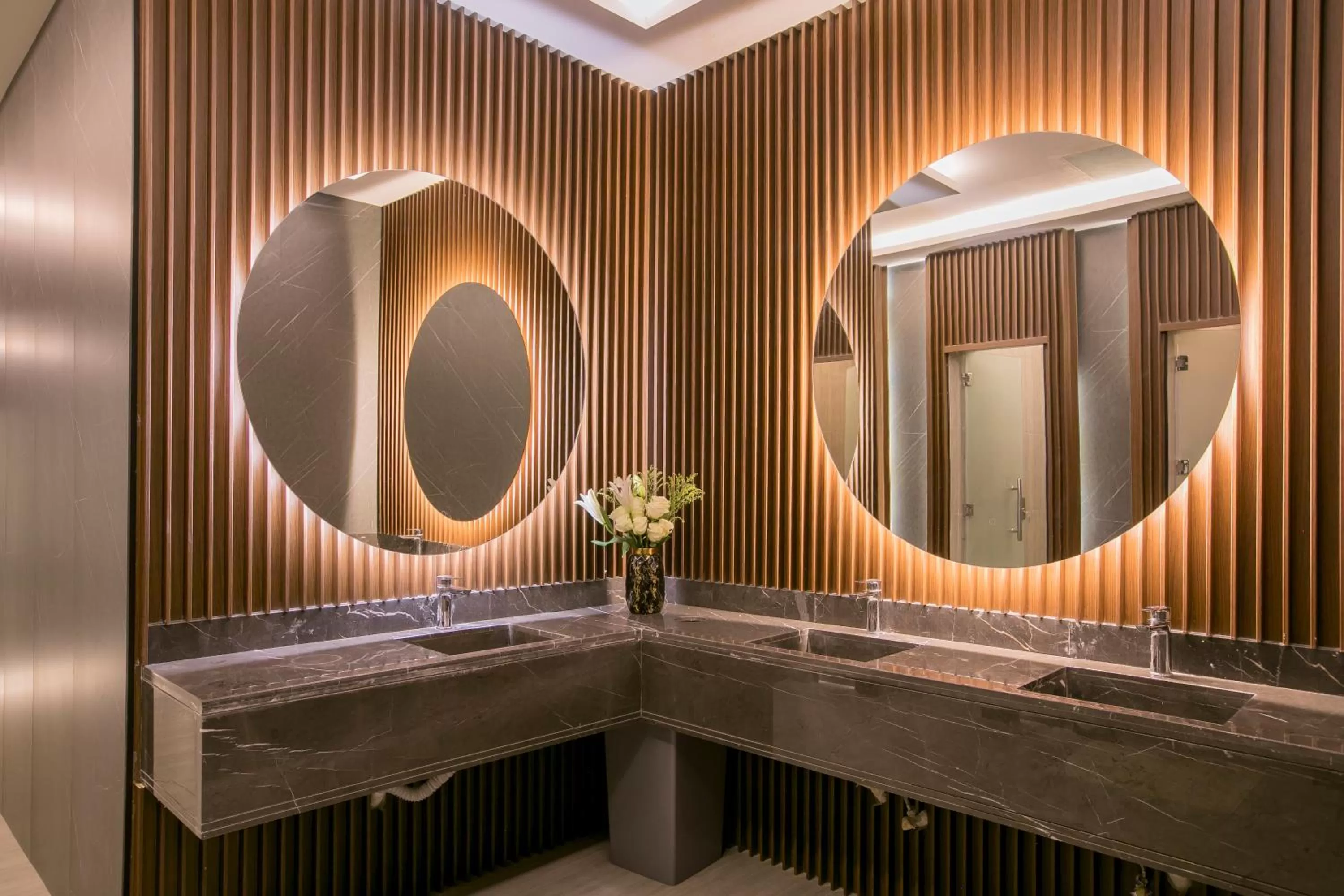 Bathroom in Luxury Night Al Munsiyah