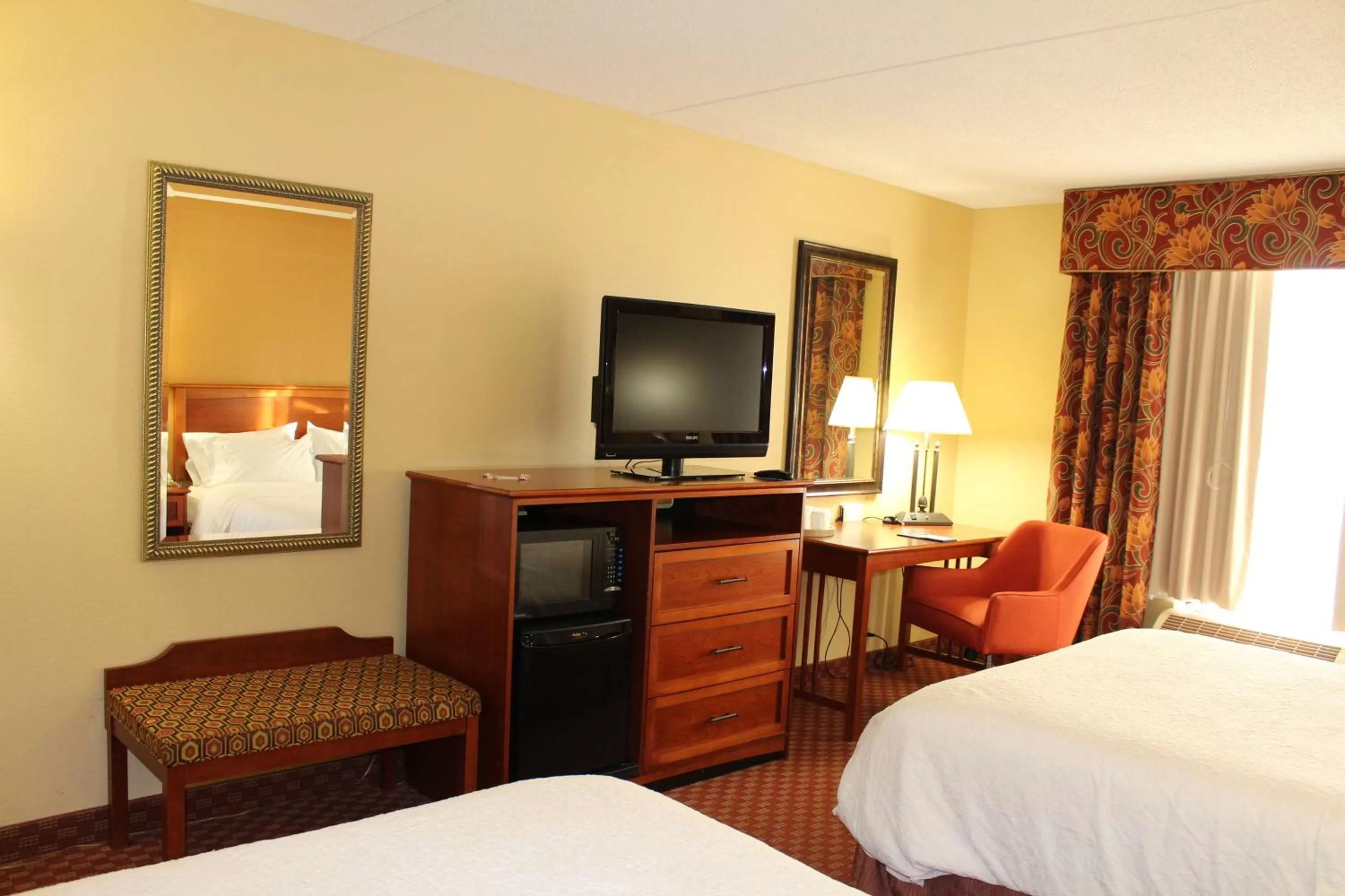  Queen Room with Two Queen Beds- Mobility Acces with Bathtub- Non-Smoking in Hampton Inn McHenry