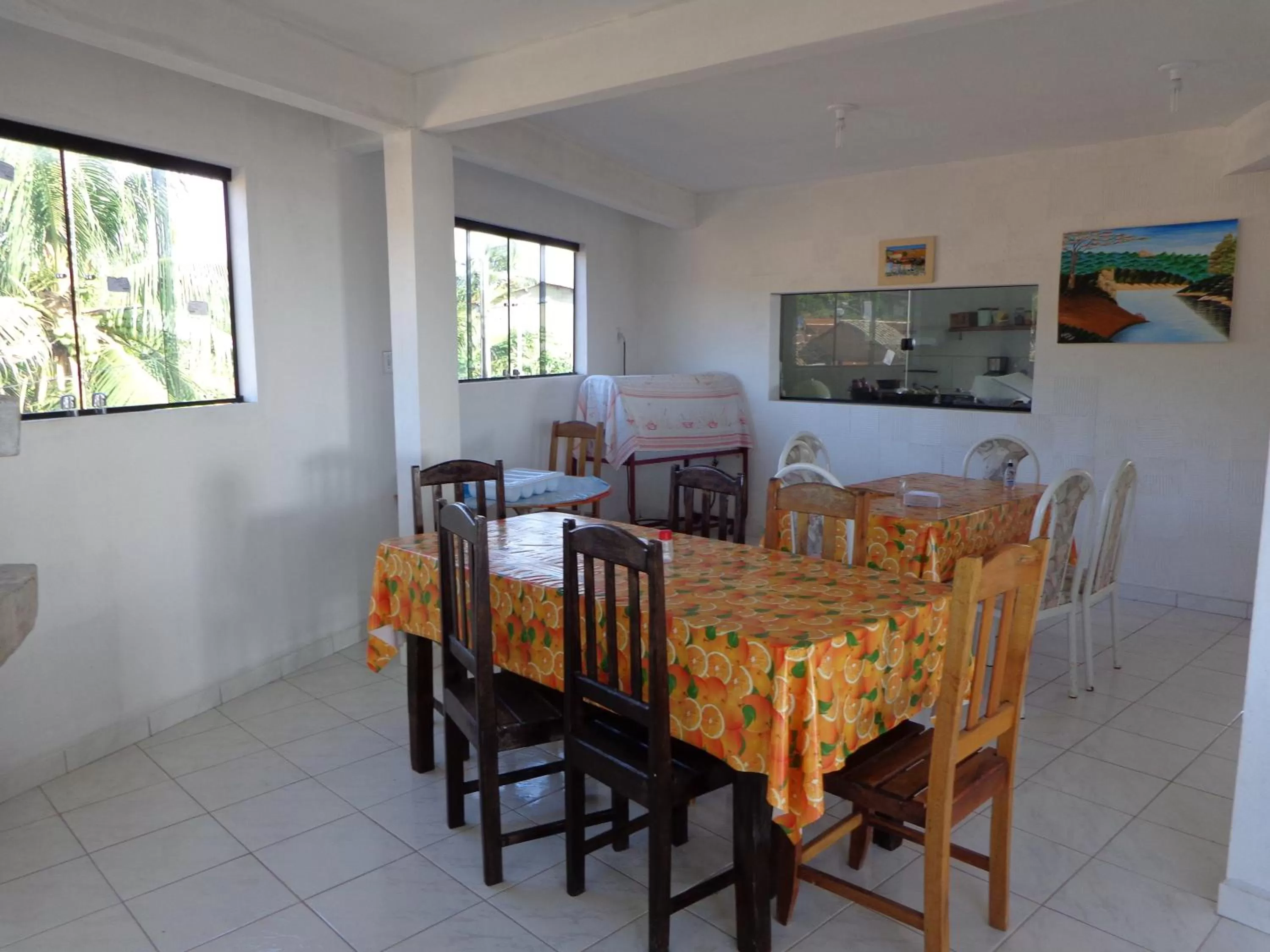 Kitchen or kitchenette, Dining Area in Pousada dos Ventos