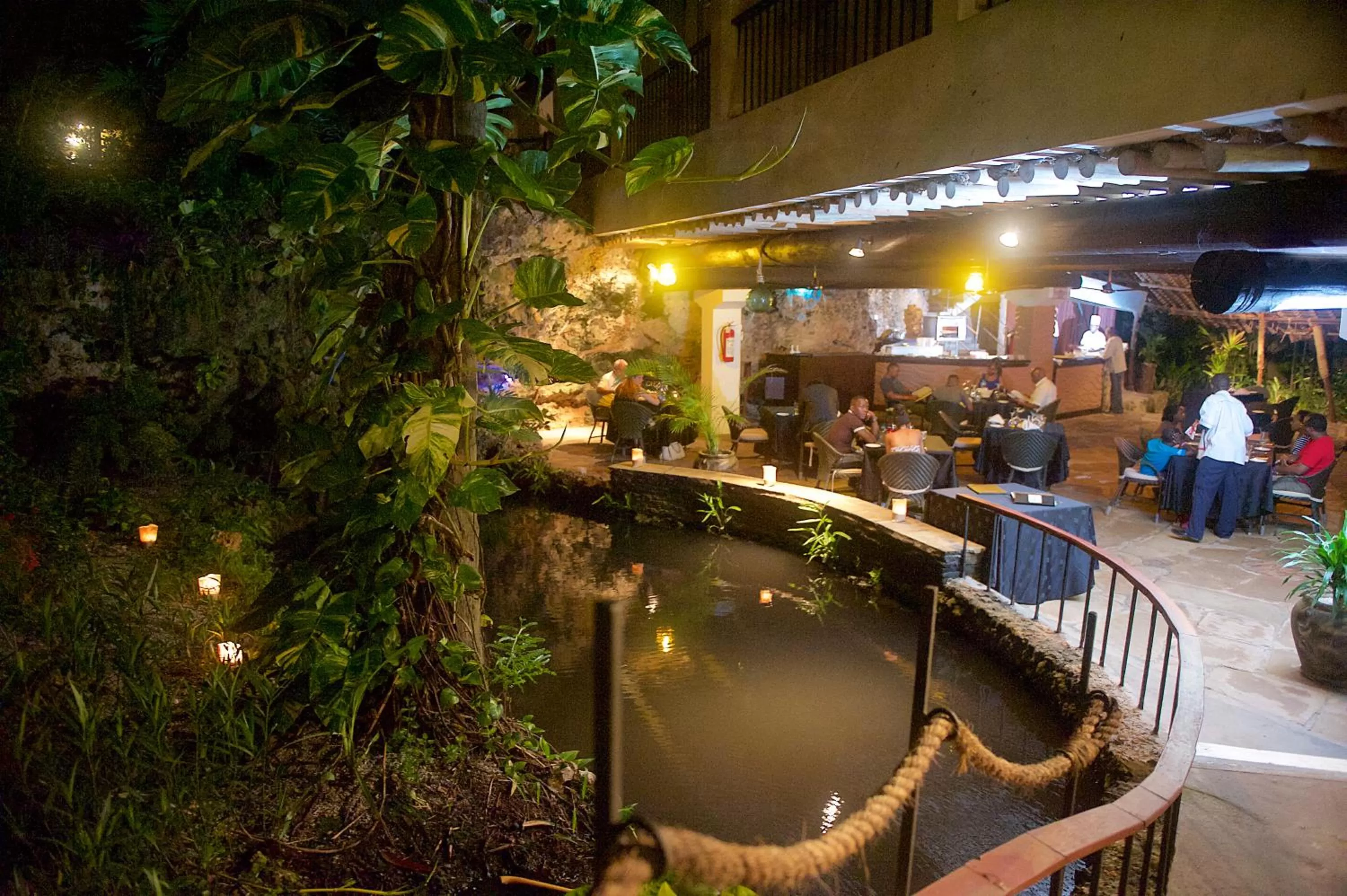 Restaurant/places to eat in Voyager Beach Resort