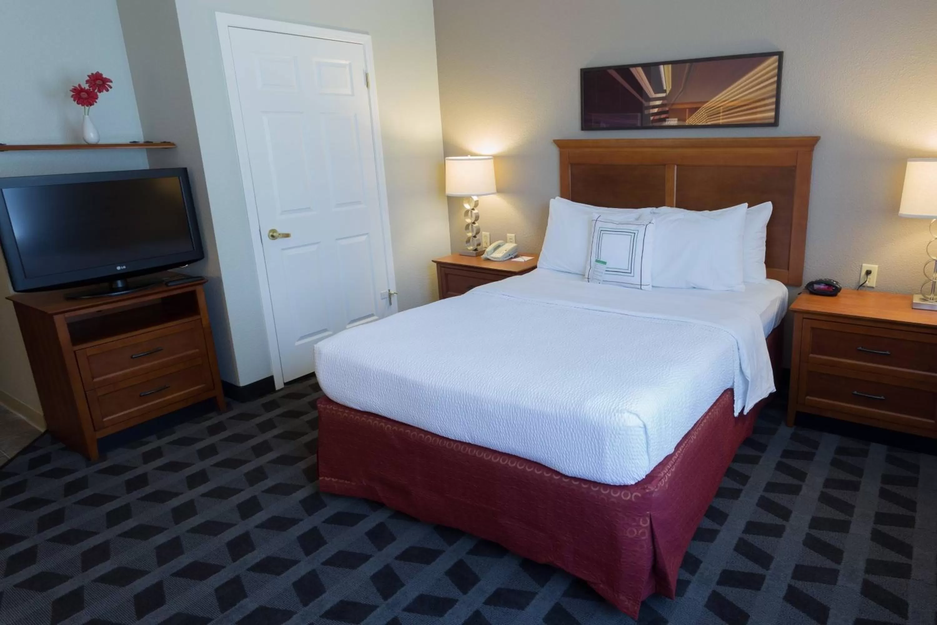 Photo of the whole room, Bed in TownePlace Suites by Marriott Sunnyvale Silicon Valley