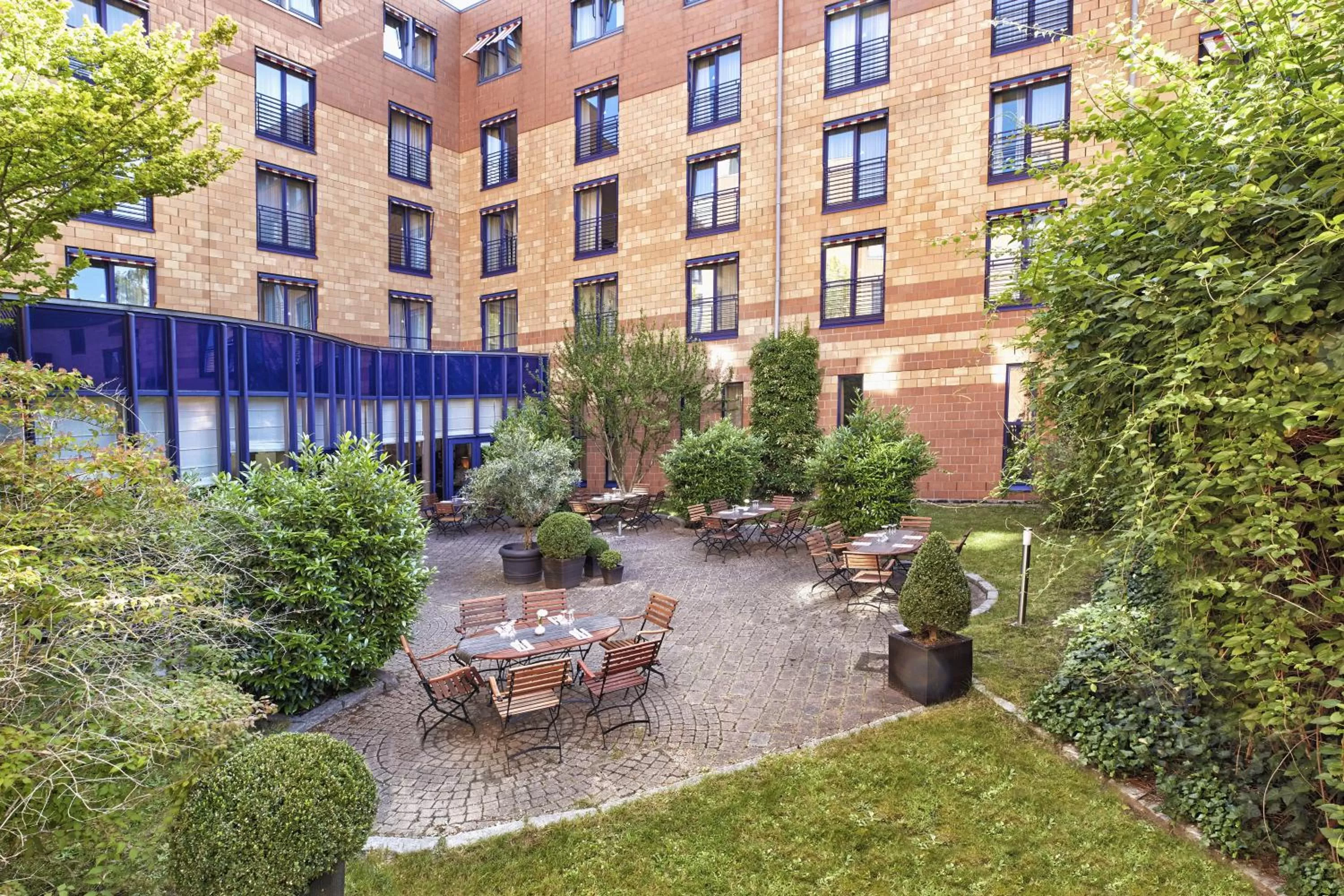 Property building in H4 Hotel Hamburg Bergedorf, Trademark Collection by Wyndham