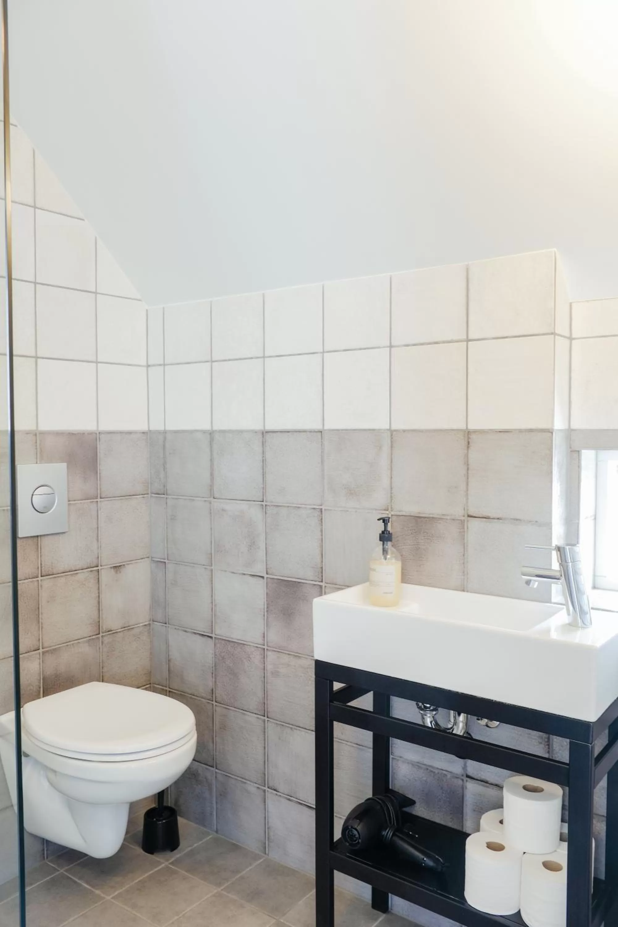 Bathroom in Saga Studios by Heimaleiga