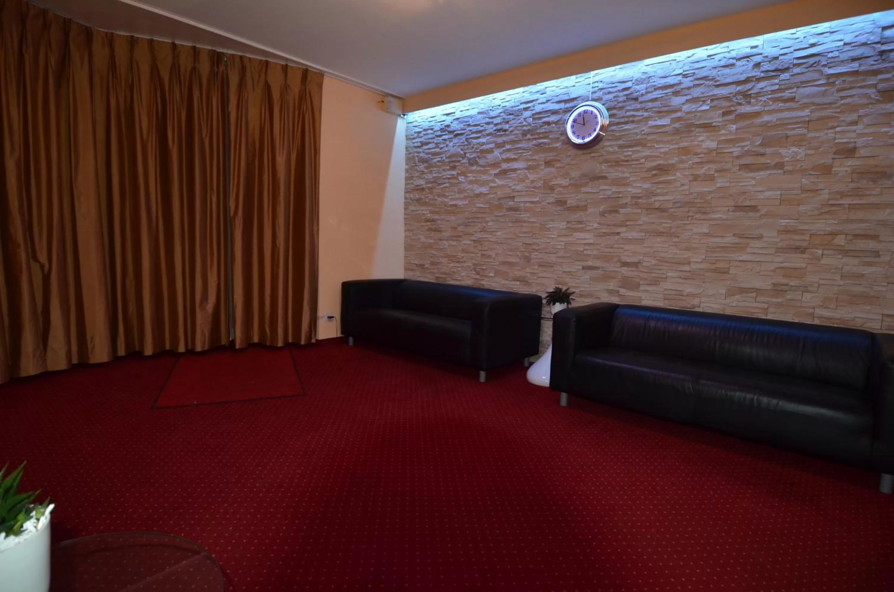 Communal lounge/ TV room in Beausite