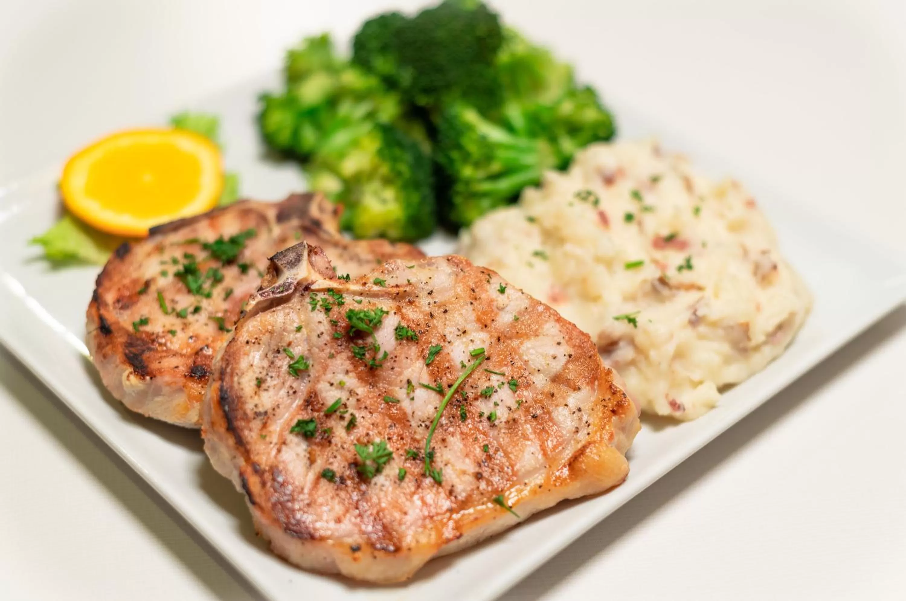 Restaurant/places to eat in Holiday Inn Hotel & Suites - Orange Park - Wells Rd.