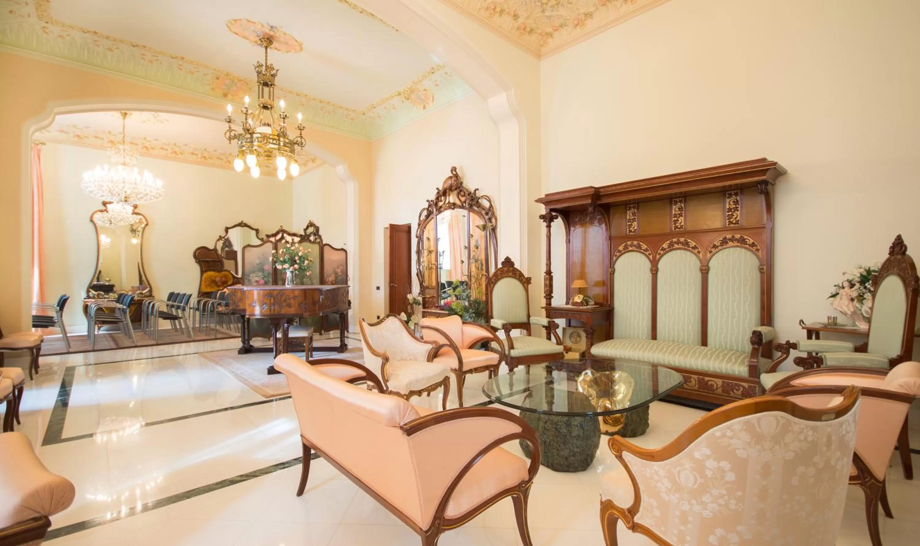 Lounge or bar in Hotel Boutique Edelweiss La Garriga