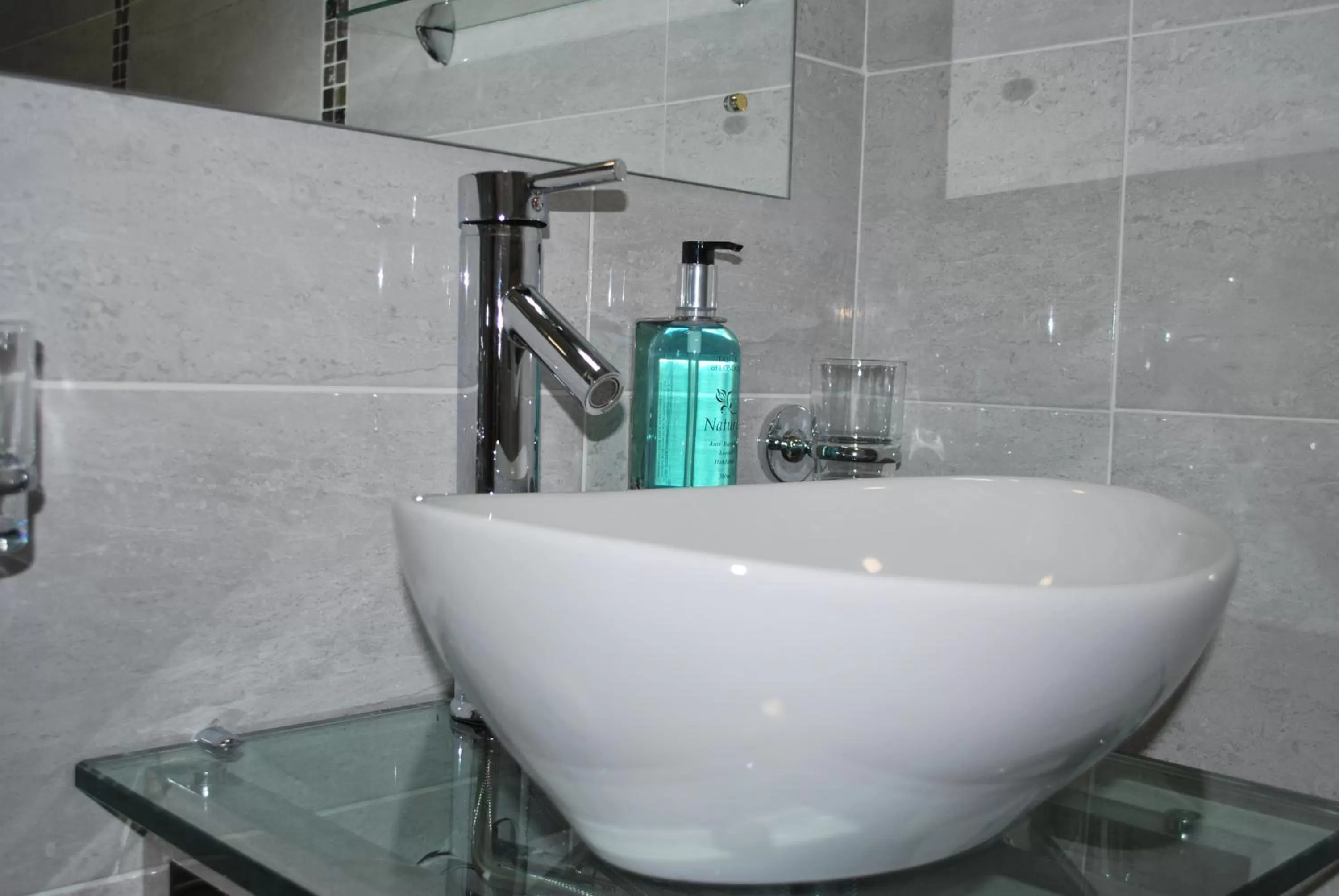 Bathroom in Ellan Vannin Hotel