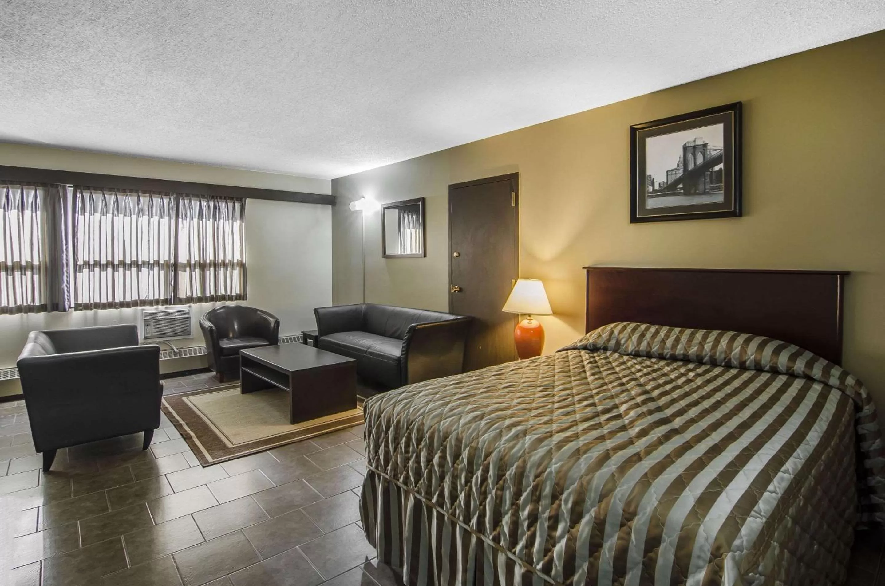 Photo of the whole room, Bed in Econo Lodge Lloydminster