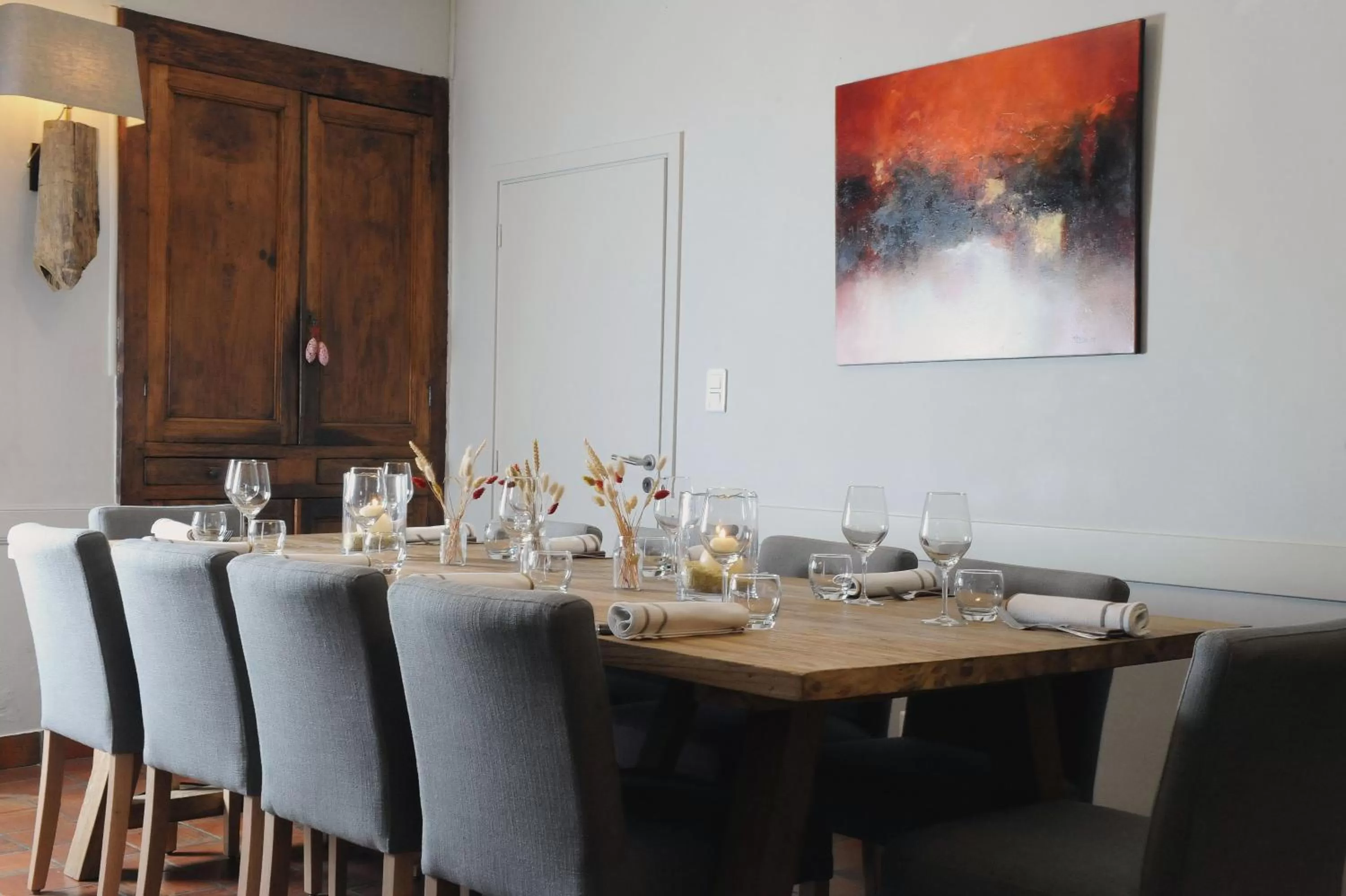 Seating area in Logis Hôtel du Chêne
