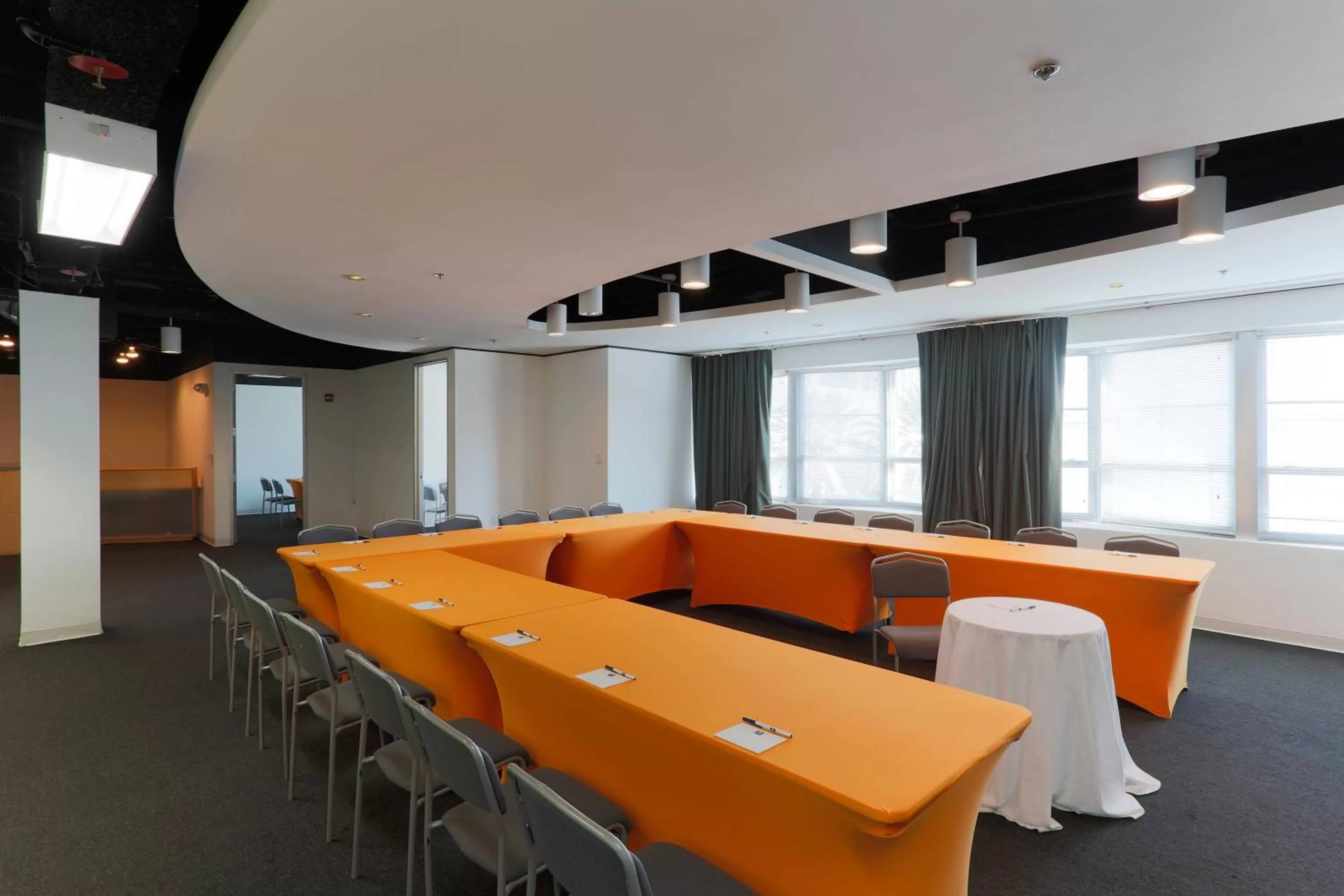 Business facilities in Albion Hotel