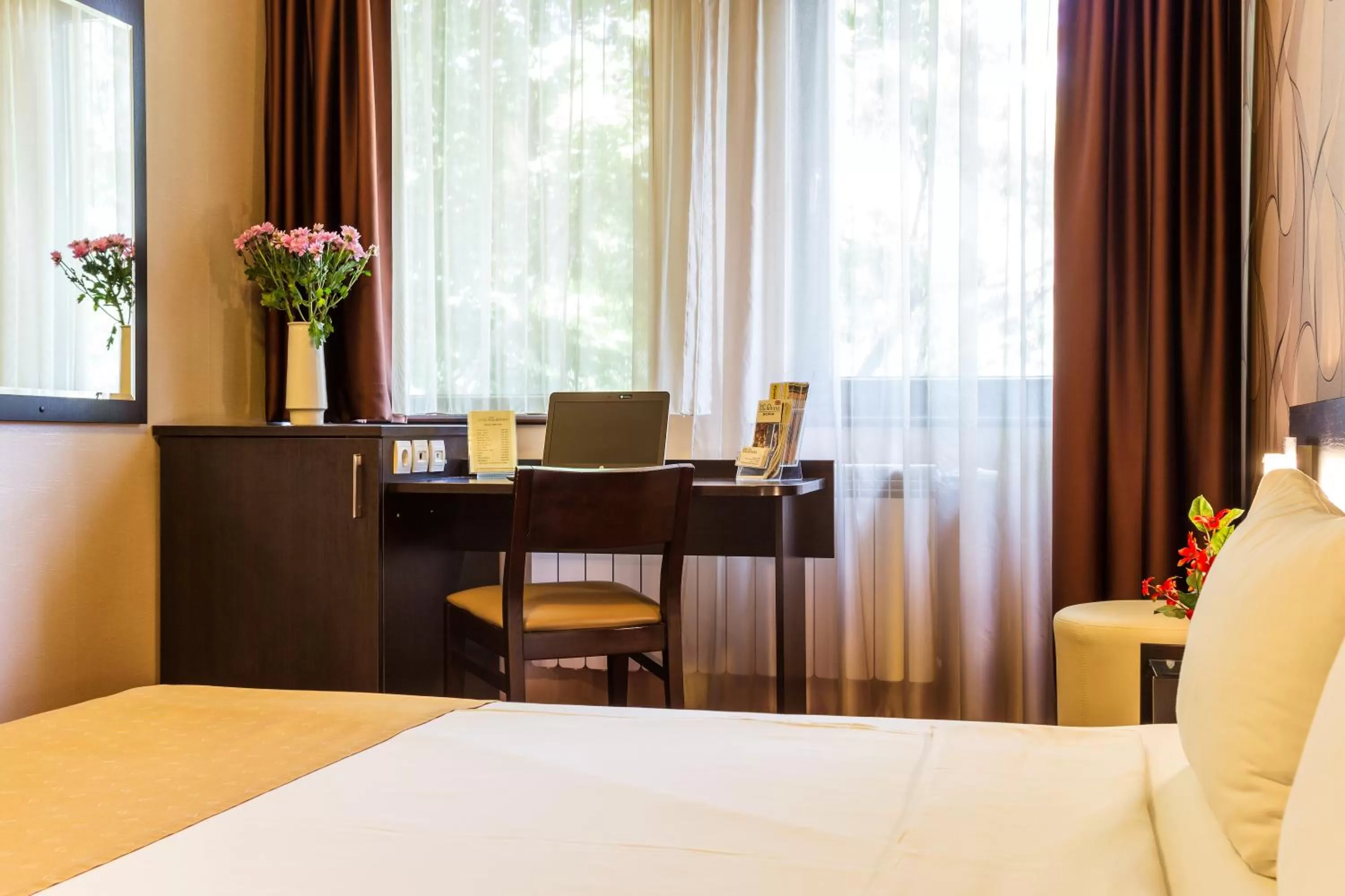 Bedroom, Bed in Hotel Villa Boyana - Free Parking