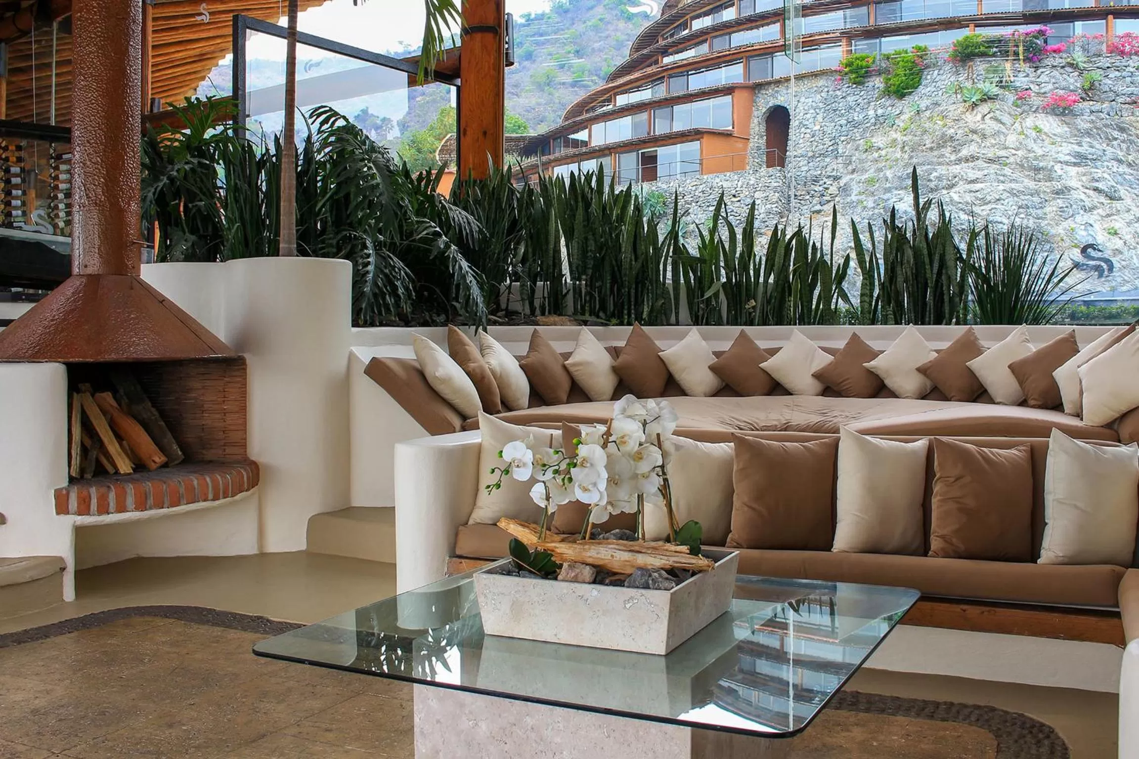 Communal lounge/ TV room in El Santuario Resort & Spa